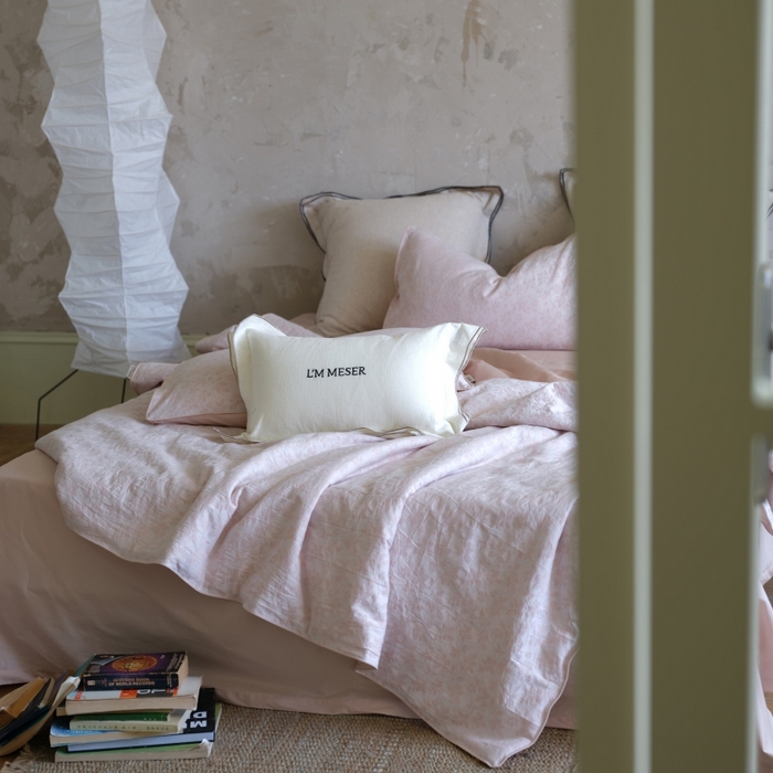 91家纺网 家纺一手货源 找家纺 佳汐蓝家纺 2026新款【慢性子】系列色织提花夏被&四件套 墨染（粉）