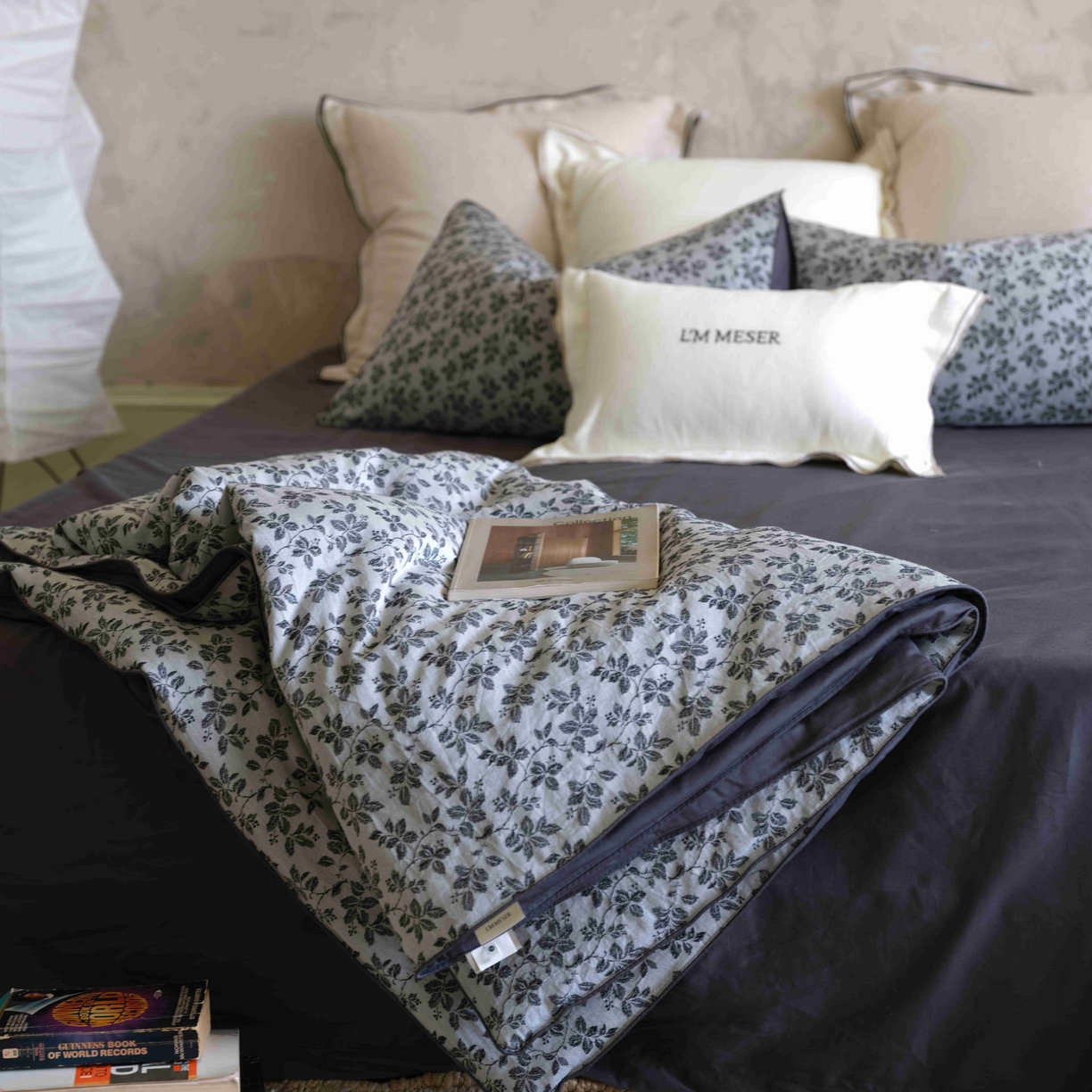 91家纺网 家纺一手货源 找家纺 佳汐蓝家纺 2026新款【慢性子】系列色织提花夏被&四件套 墨染（灰）