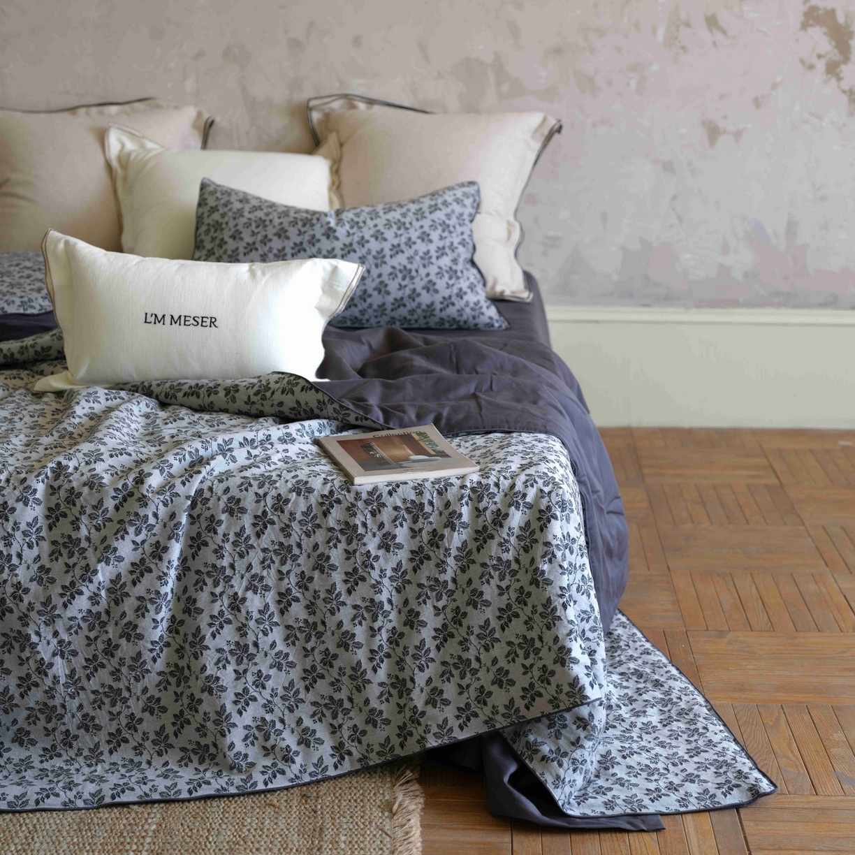 91家纺网 家纺一手货源 找家纺 佳汐蓝家纺 2026新款【慢性子】系列色织提花夏被&四件套 墨染（灰）