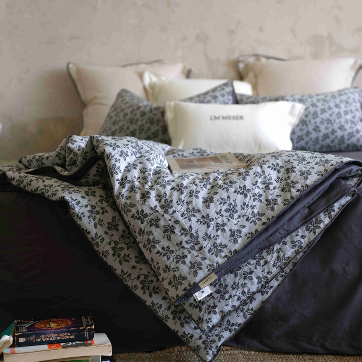 91家纺网 家纺一手货源 找家纺 佳汐蓝家纺 2026新款【慢性子】系列色织提花夏被&四件套 墨染（灰）