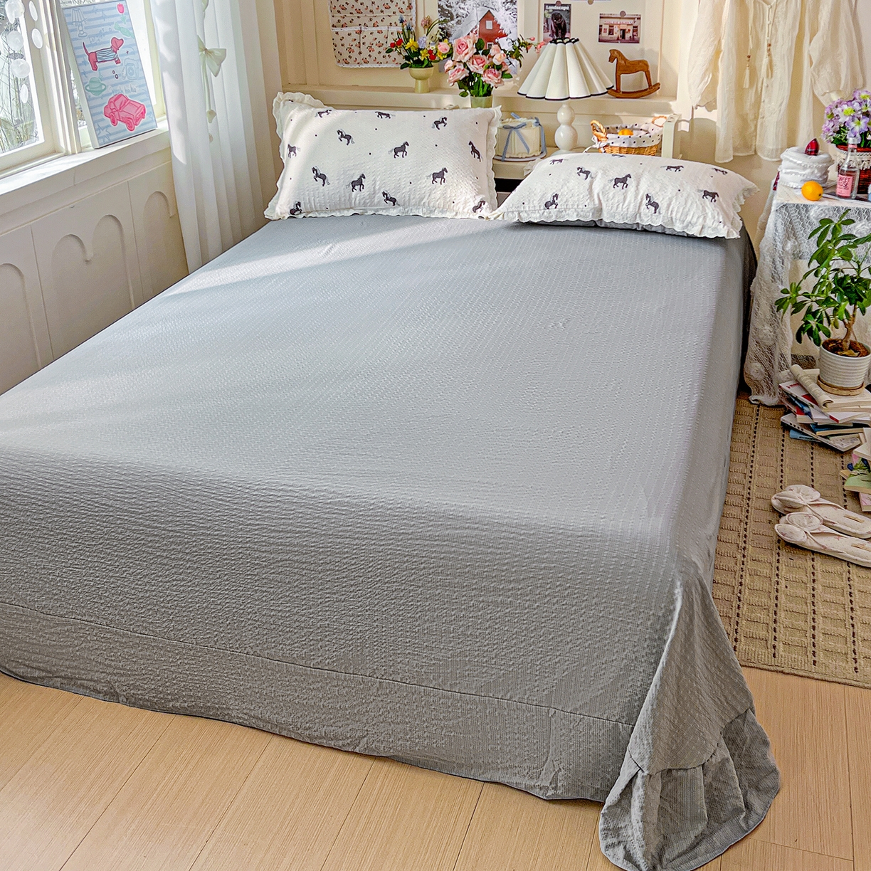 91家纺网 家纺一手货源 找家纺 一比一家纺 2026新款泡芙纱花边四件套 奶棕小马