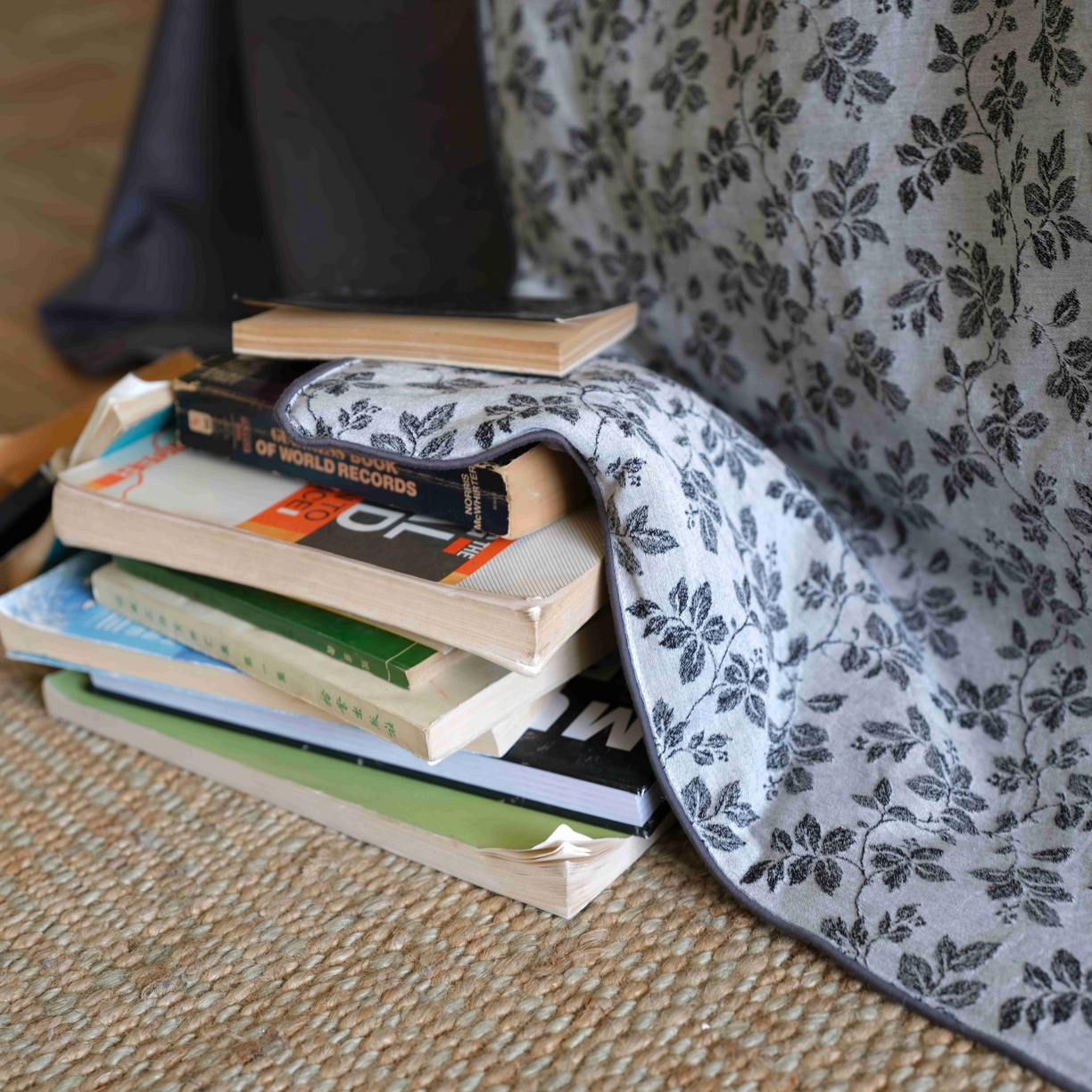 91家纺网 家纺一手货源 找家纺 佳汐蓝家纺 2026新款【慢性子】系列色织提花夏被&四件套 墨染（灰）