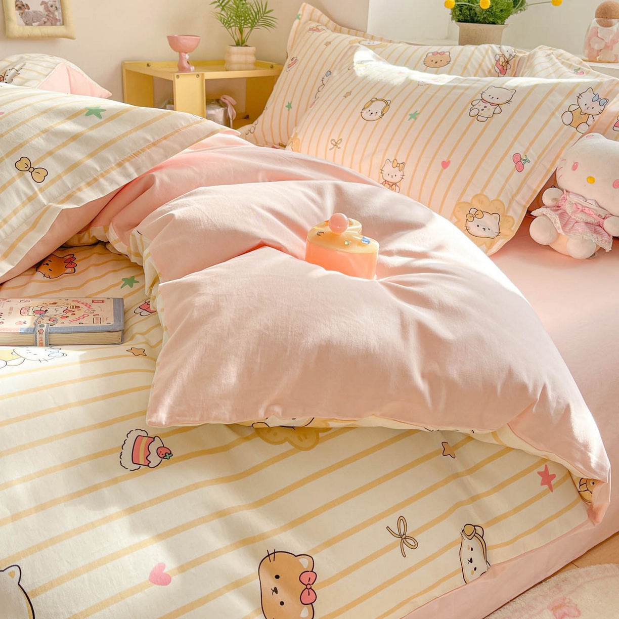 91家纺网 家纺一手货源 找家纺 涵宸家纺 2026新款全棉印花小清新四件套 愉快小猫-黄