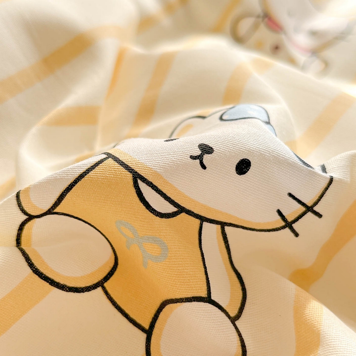 91家纺网 家纺一手货源 找家纺 涵宸家纺 2026新款全棉印花小清新四件套 愉快小猫-黄