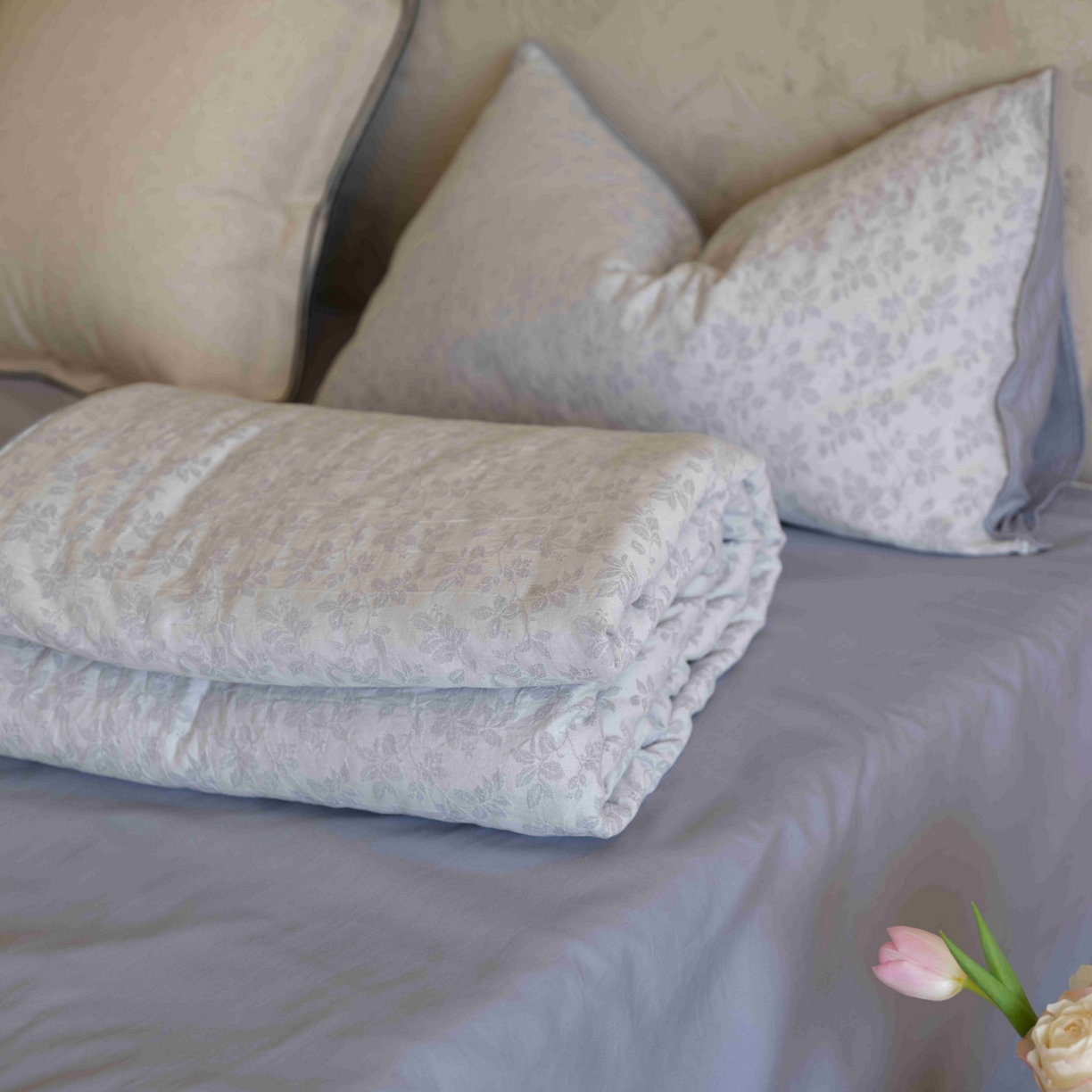 91家纺网 家纺一手货源 找家纺 佳汐蓝家纺 2026新款【慢性子】系列色织提花夏被&四件套 墨染（蓝）