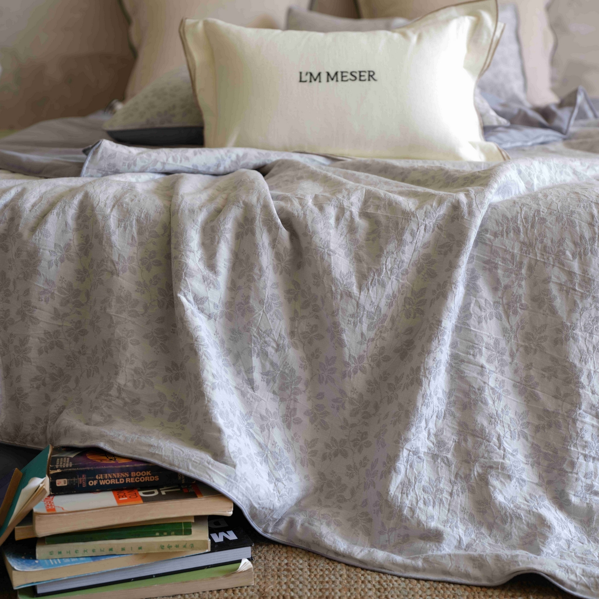 91家纺网 家纺一手货源 找家纺 佳汐蓝家纺 2026新款【慢性子】系列色织提花夏被&四件套 墨染（蓝）