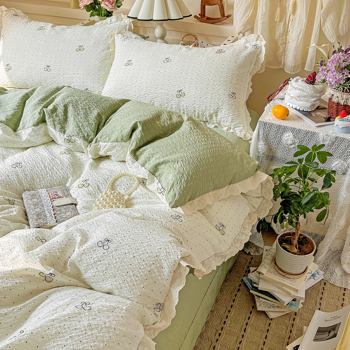 91家纺网 家纺一手货源 找家纺 一比一家纺 2026新款泡芙纱花边四件套 青梅酱