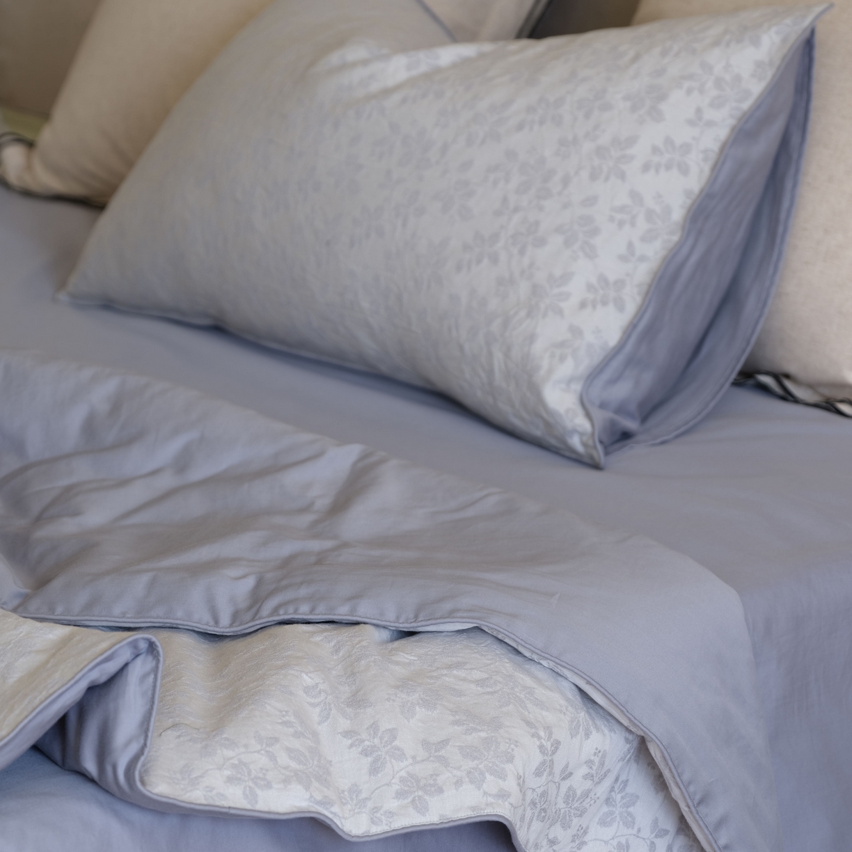 91家纺网 家纺一手货源 找家纺 佳汐蓝家纺 2026新款【慢性子】系列色织提花夏被&四件套 墨染（蓝）