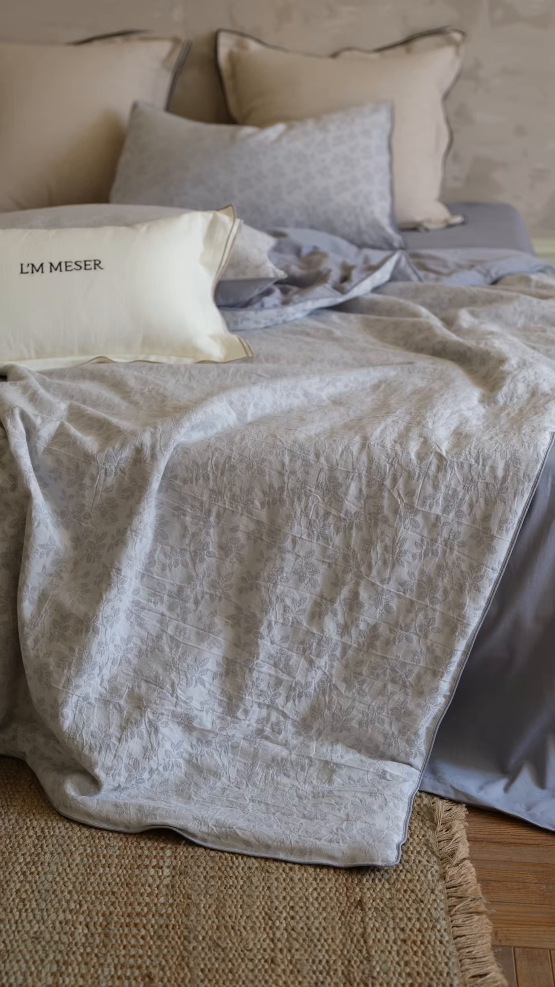 91家纺网 家纺一手货源 找家纺 佳汐蓝家纺 2026新款【慢性子】系列色织提花夏被&四件套 墨染（蓝）