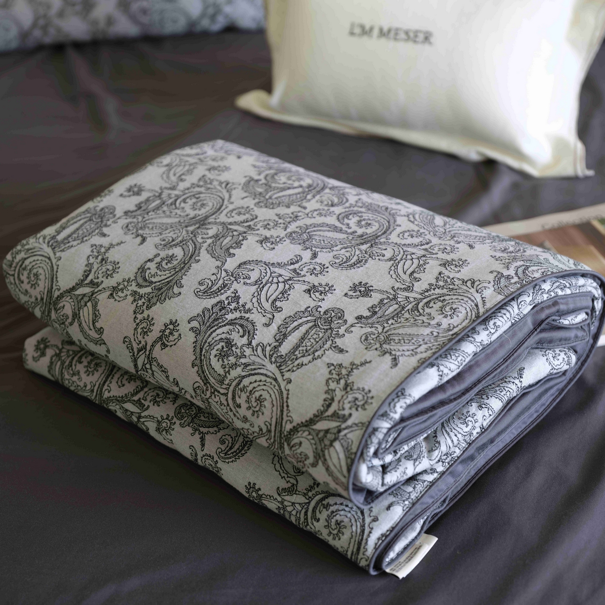 91家纺网 家纺一手货源 找家纺 佳汐蓝家纺 2026新款【慢性子】系列色织提花夏被&四件套 佩兹利