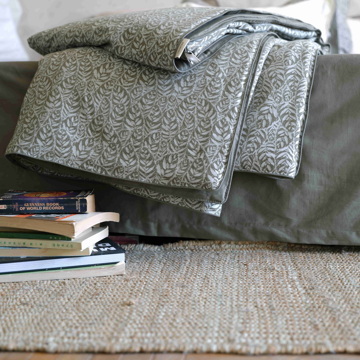 91家纺网 家纺一手货源 找家纺 佳汐蓝家纺 2026新款【慢性子】系列色织提花夏被&四件套 枝几