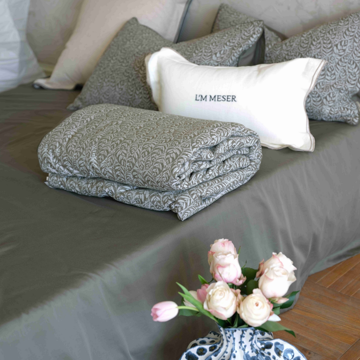 91家纺网 家纺一手货源 找家纺 佳汐蓝家纺 2026新款【慢性子】系列色织提花夏被&四件套 枝几