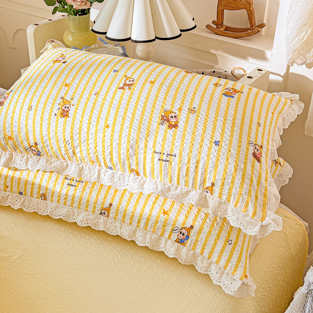 91家纺网 家纺一手货源 找家纺 一比一家纺 2026新款泡芙纱花边四件套 小黄人