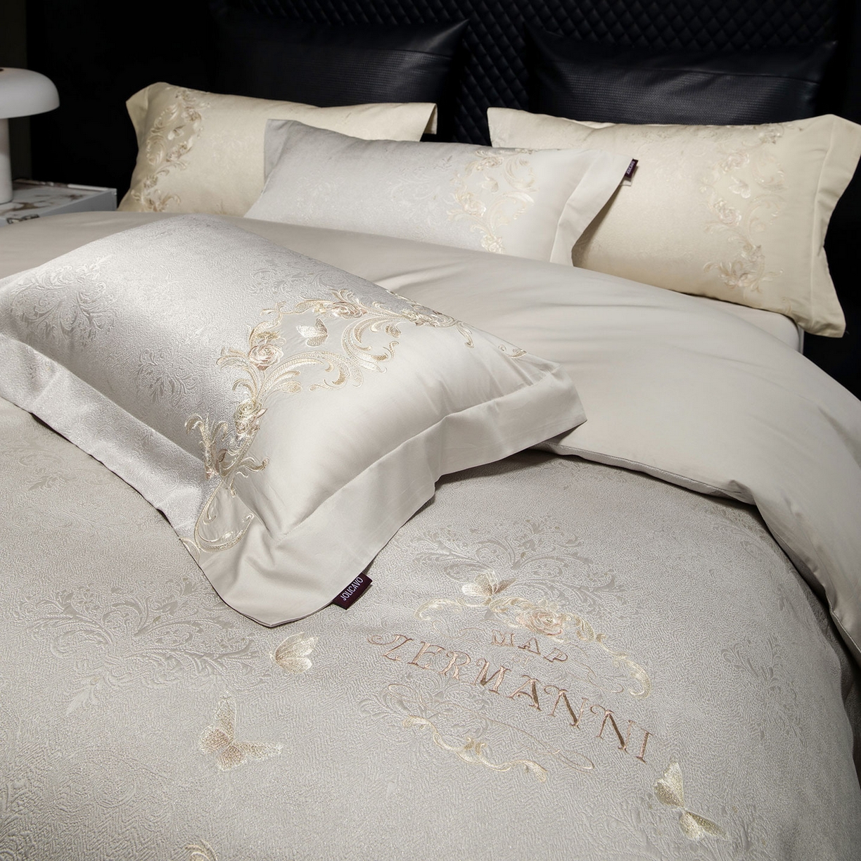 91家纺网 家纺一手货源 找家纺 爱妮菲家纺 2026高端新品A类100支长绒棉纯棉四件套100全棉厚织提花高档重工刺绣被套床单床笠床上用品 觅棠-迷雾灰