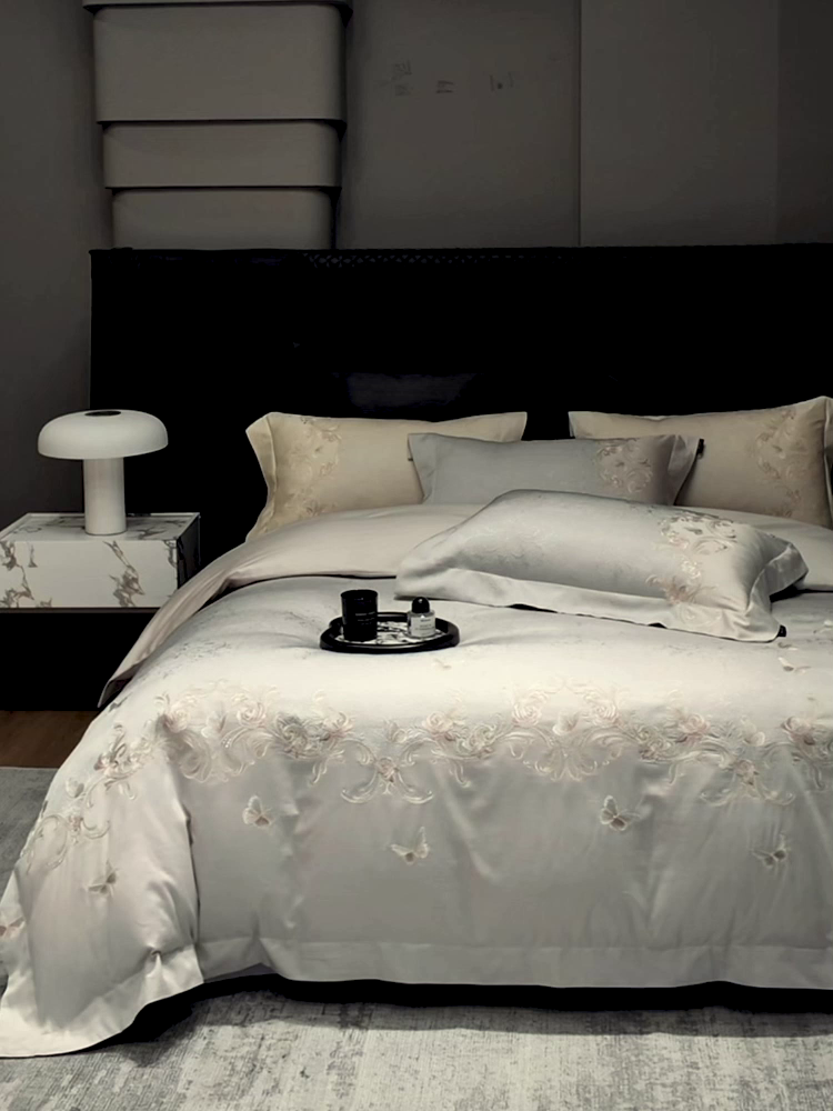 91家纺网 家纺一手货源 找家纺 爱妮菲家纺 2026高端新品A类100支长绒棉纯棉四件套100全棉厚织提花高档重工刺绣被套床单床笠床上用品 觅棠-迷雾灰