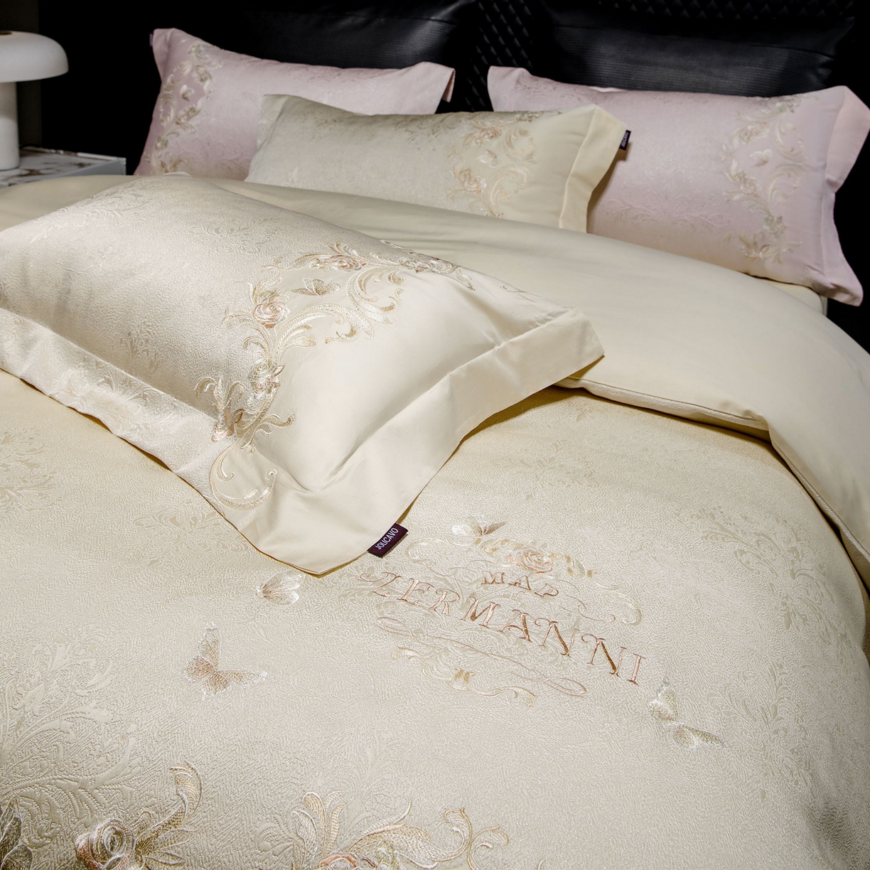 91家纺网 家纺一手货源 找家纺 爱妮菲家纺 2026高端新品A类100支长绒棉纯棉四件套100全棉厚织提花高档重工刺绣被套床单床笠床上用品 觅棠-太妃金