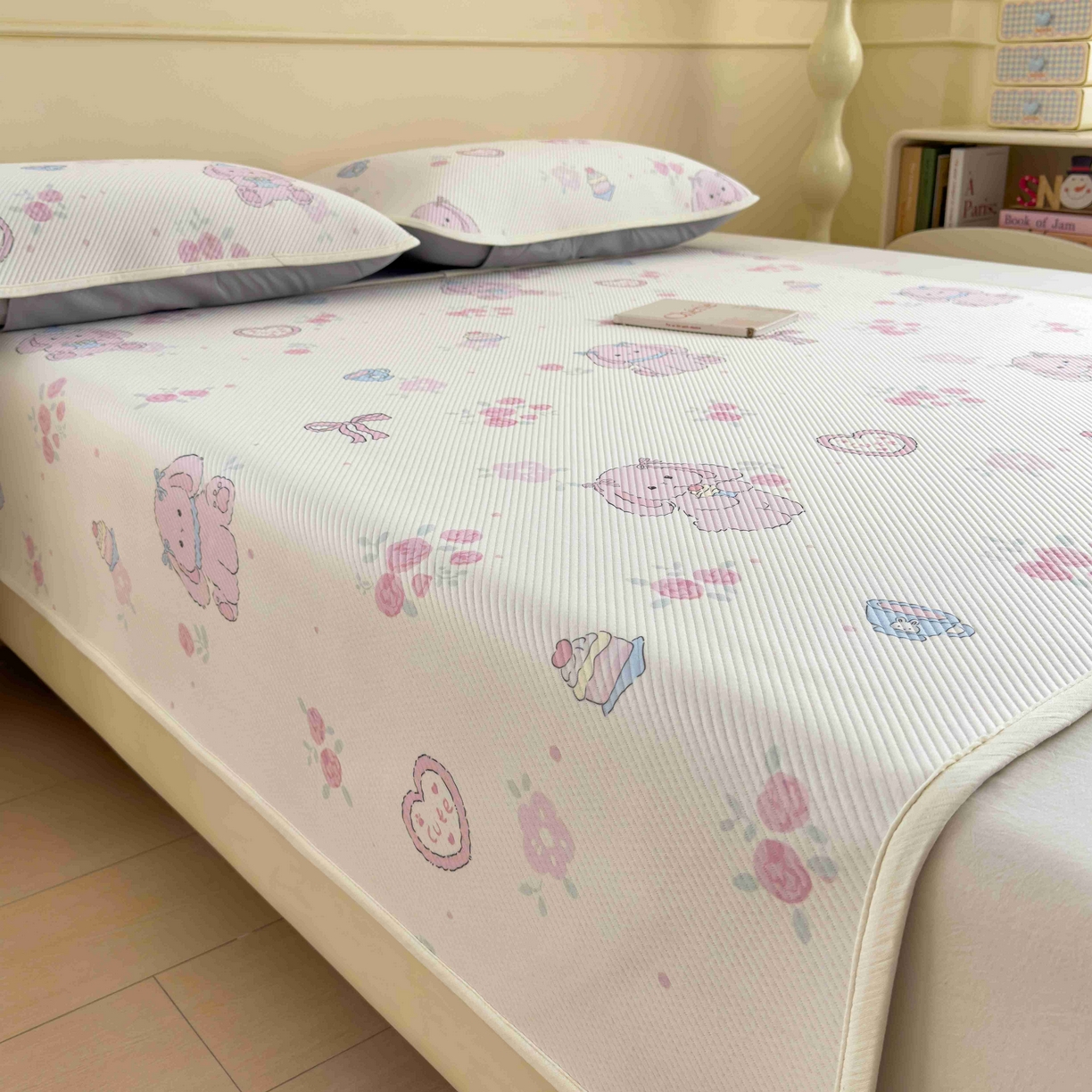 91家纺网 家纺一手货源 找家纺 孩子王家纺 2026春夏新款豆豆席卡通凉感值过0.21可机洗夏天学生宿舍单人空调软席凉席席子 爱心兔 床单款