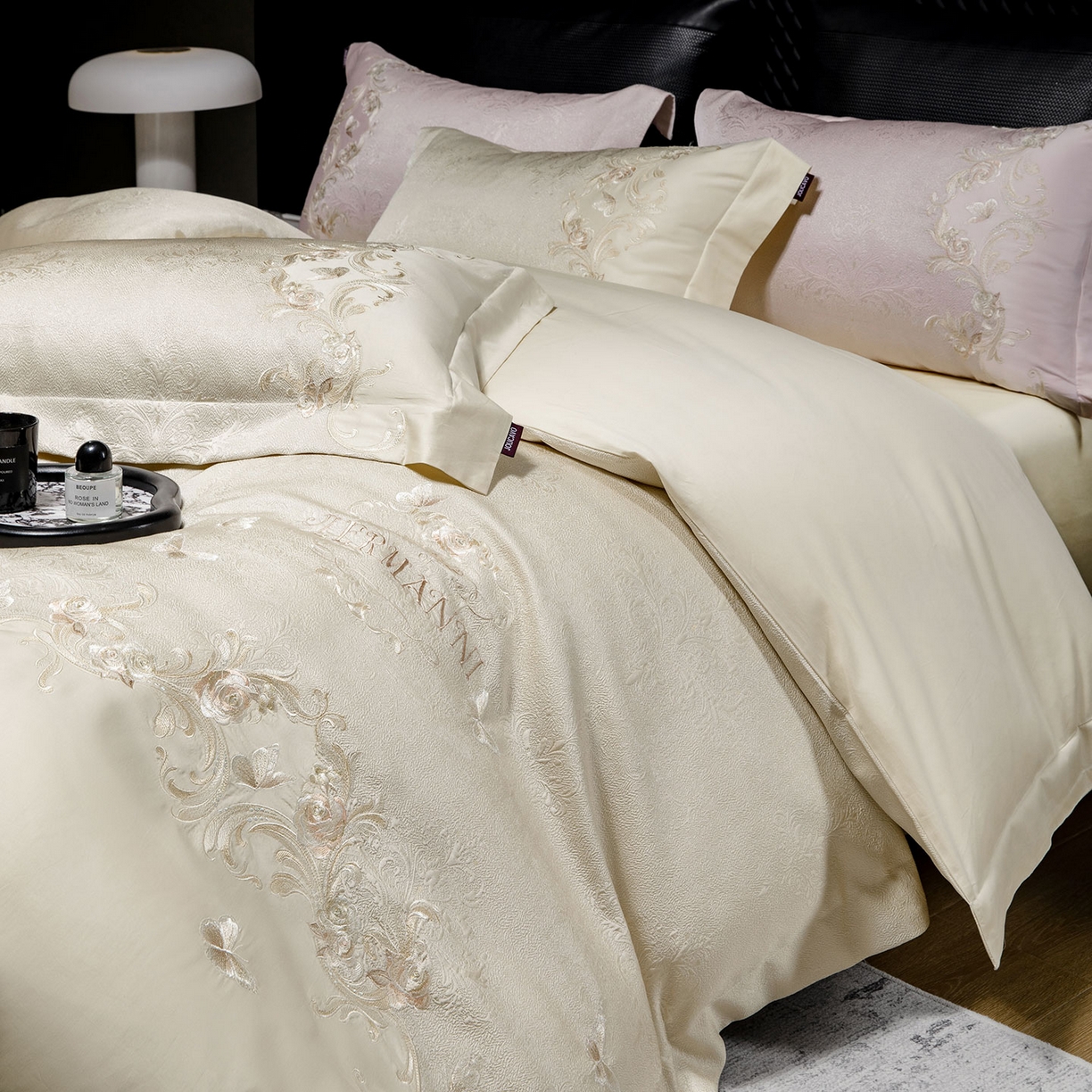 91家纺网 家纺一手货源 找家纺 爱妮菲家纺 2026高端新品A类100支长绒棉纯棉四件套100全棉厚织提花高档重工刺绣被套床单床笠床上用品 觅棠-太妃金