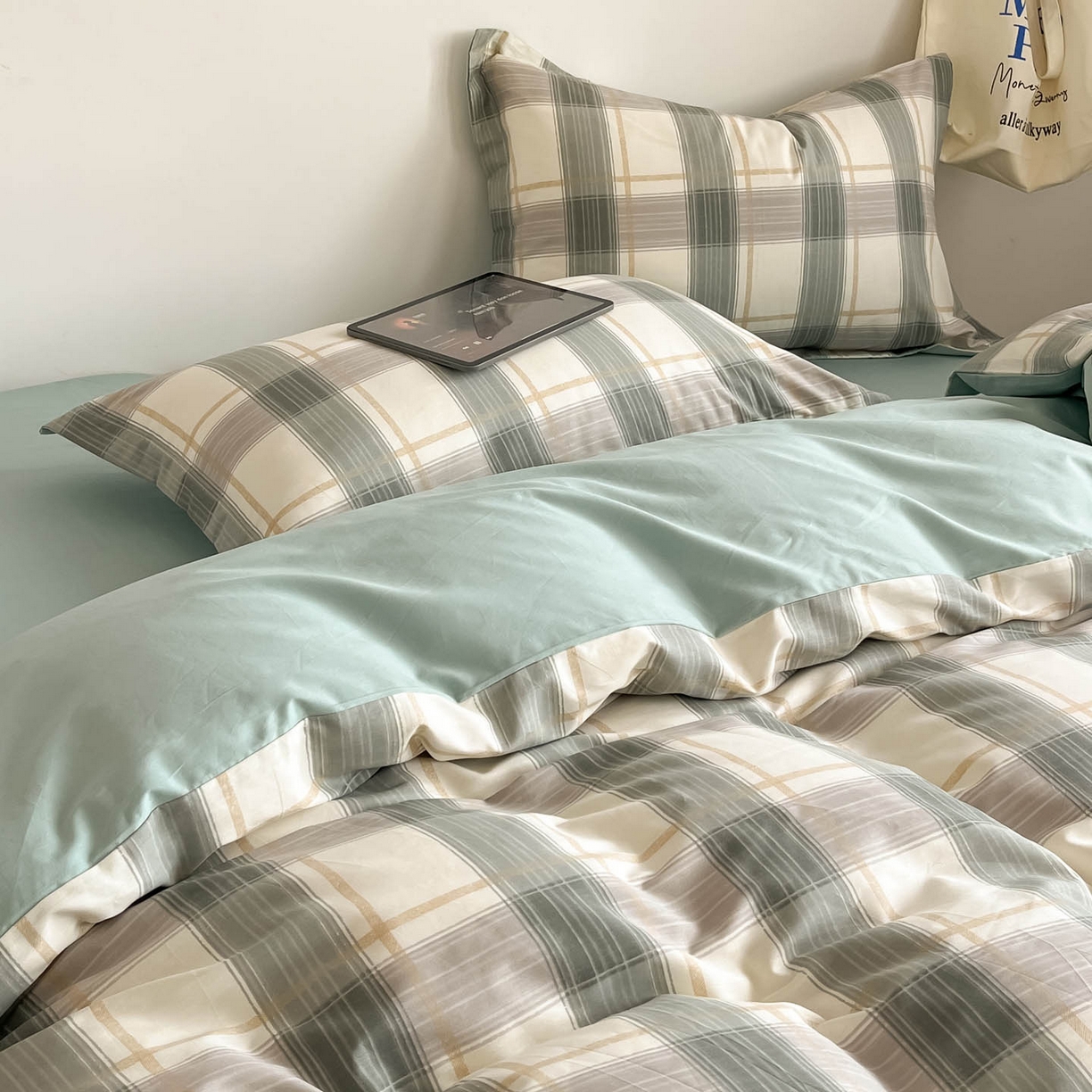 91家纺网 家纺一手货源 找家纺 涵宸家纺 2026新款全棉印花简约四件套 布里克