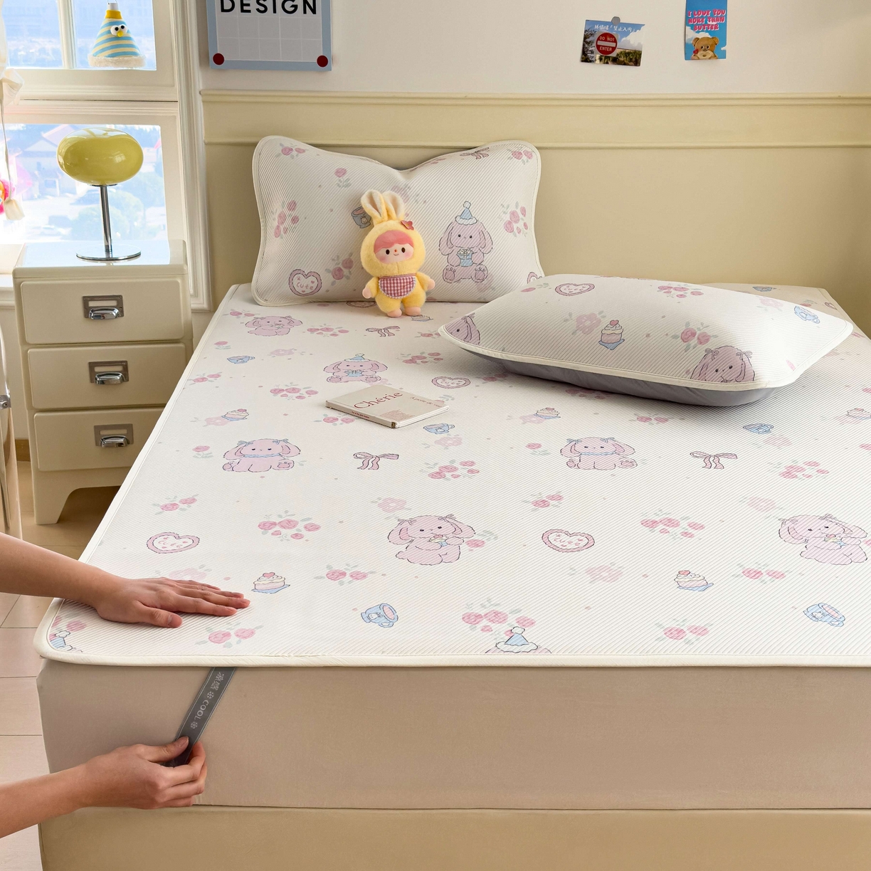 91家纺网 家纺一手货源 找家纺 孩子王家纺 2026春夏新款豆豆席卡通凉感值过0.21可机洗夏天学生宿舍单人空调软席凉席席子 爱心兔 床单款