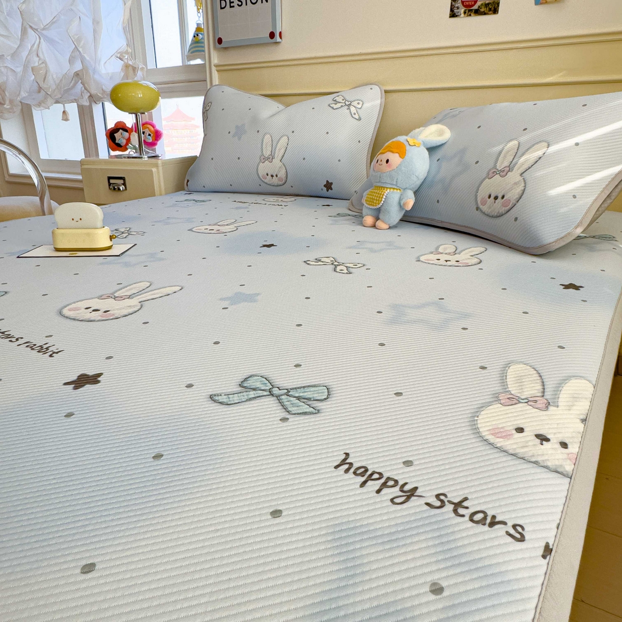 91家纺网 家纺一手货源 找家纺 孩子王家纺 2026春夏新款豆豆席卡通凉感值过0.21可机洗夏天学生宿舍单人空调软席凉席席子 波点星星兔 床单款