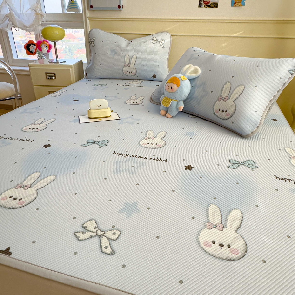 91家纺网 家纺一手货源 找家纺 孩子王家纺 2026春夏新款豆豆席卡通凉感值过0.21可机洗夏天学生宿舍单人空调软席凉席席子 波点星星兔 床单款