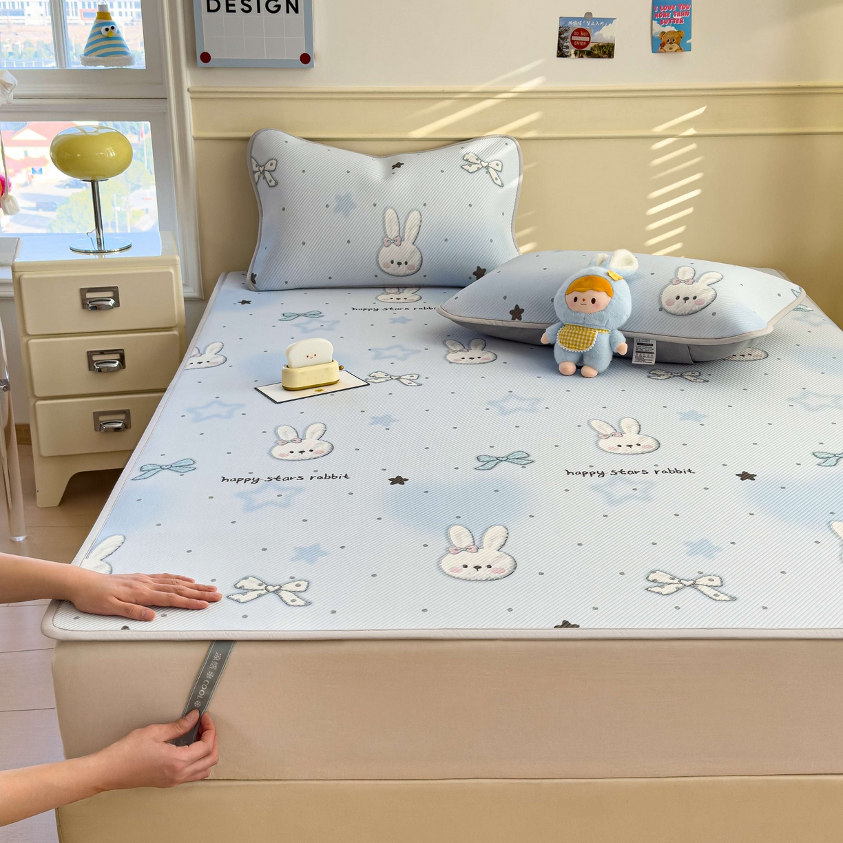 91家纺网 家纺一手货源 找家纺 孩子王家纺 2026春夏新款豆豆席卡通凉感值过0.21可机洗夏天学生宿舍单人空调软席凉席席子 波点星星兔 床单款