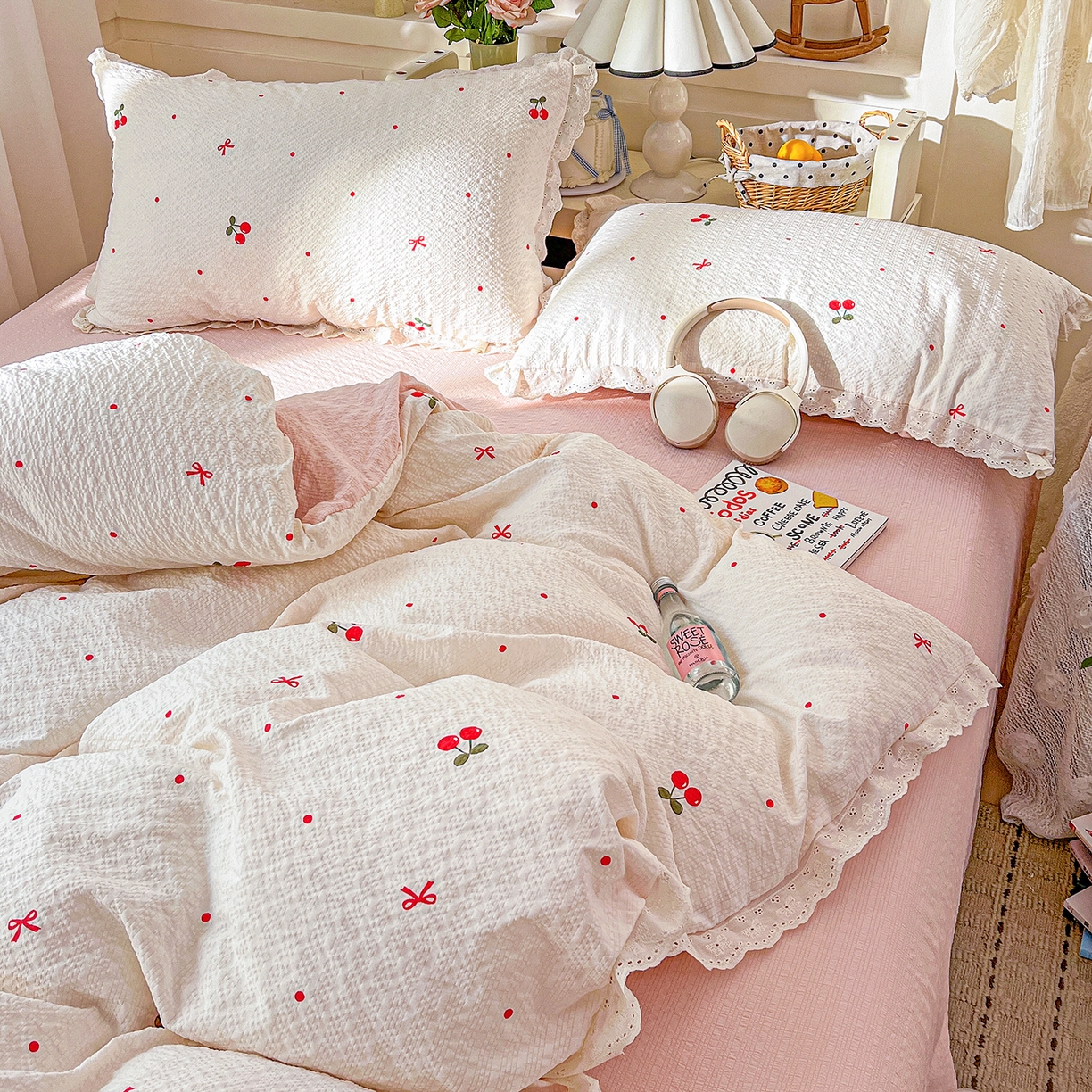 91家纺网 家纺一手货源 找家纺 一比一家纺 2026新款泡芙纱花边四件套 樱桃布丁