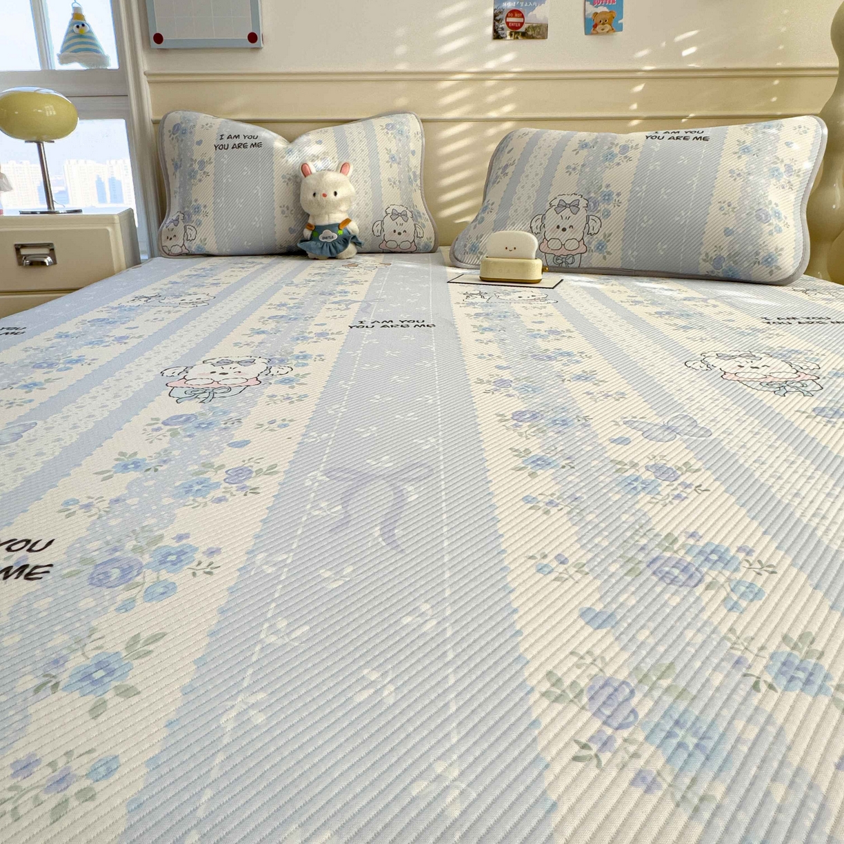 91家纺网 家纺一手货源 找家纺 孩子王家纺 2026春夏新款豆豆席卡通凉感值过0.21可机洗夏天学生宿舍单人空调软席凉席席子 花园物语 床单款