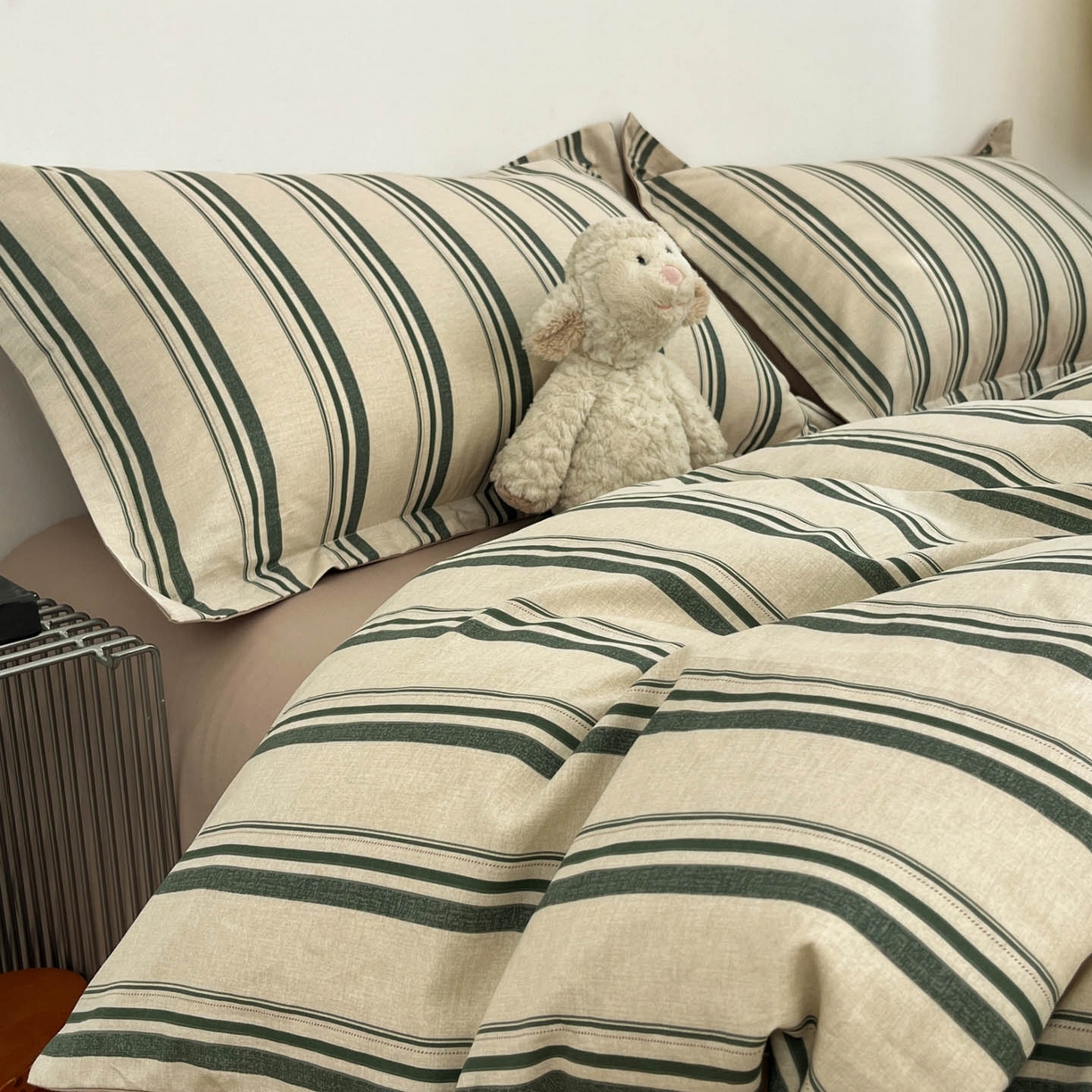 91家纺网 家纺一手货源 找家纺 涵宸家纺 2026新款全棉印花简约四件套 复古绿条