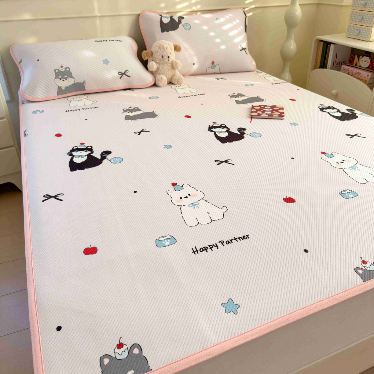 91家纺网 家纺一手货源 找家纺 孩子王家纺 2026春夏新款豆豆席卡通凉感值过0.21可机洗夏天学生宿舍单人空调软席凉席席子 快乐伙伴 床单款