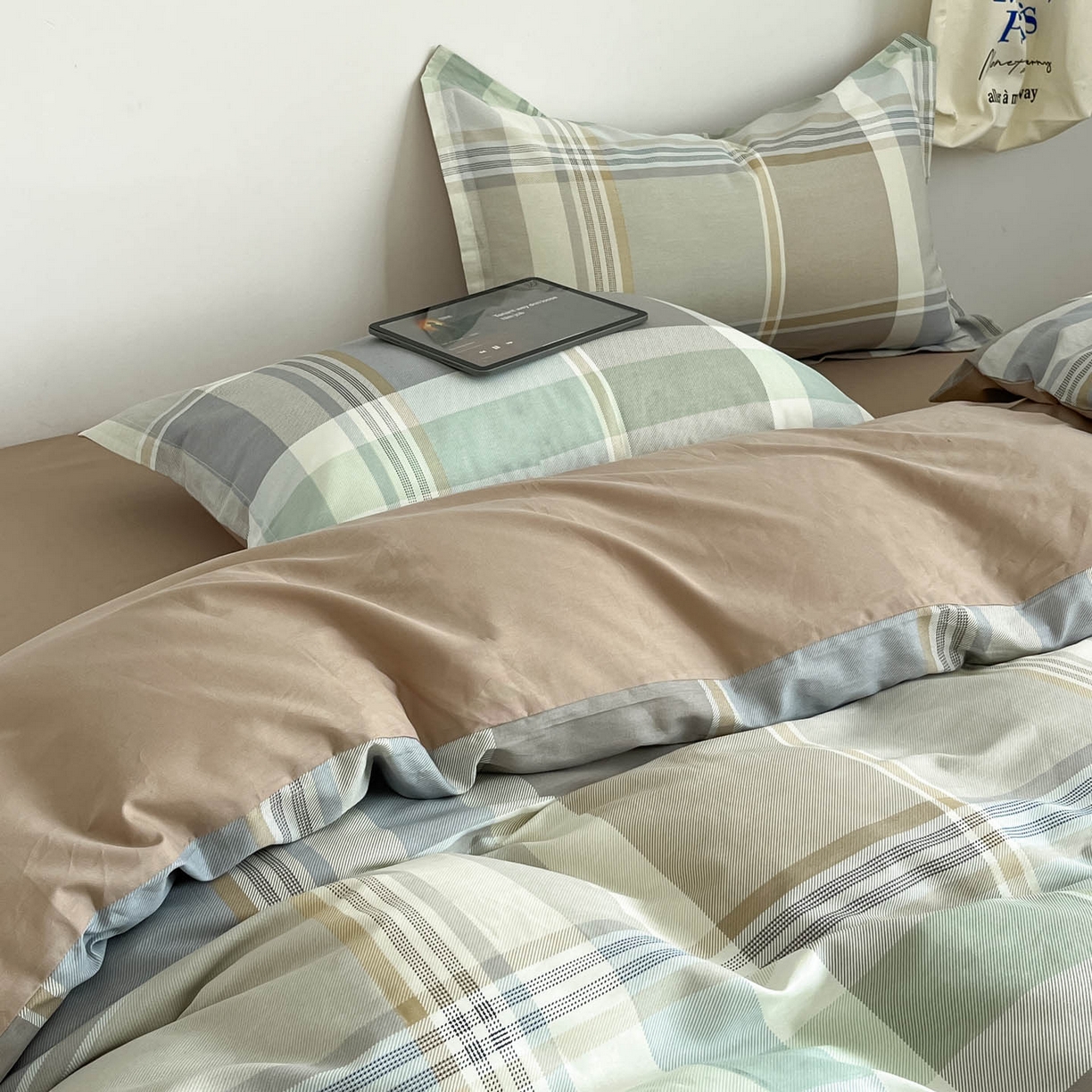 91家纺网 家纺一手货源 找家纺 涵宸家纺 2026新款全棉印花简约四件套 卡希亚