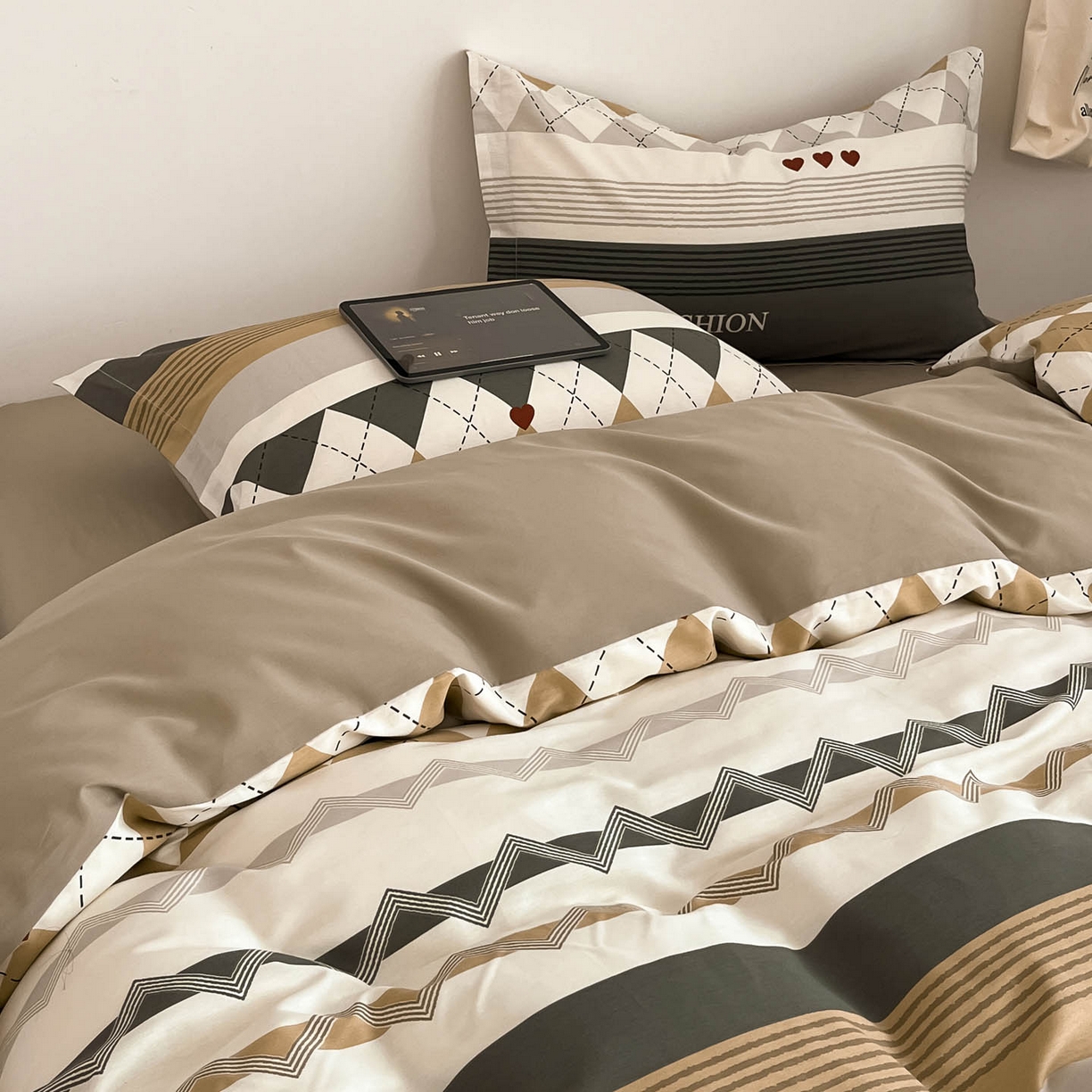 91家纺网 家纺一手货源 找家纺 涵宸家纺 2026新款全棉印花简约四件套 文景