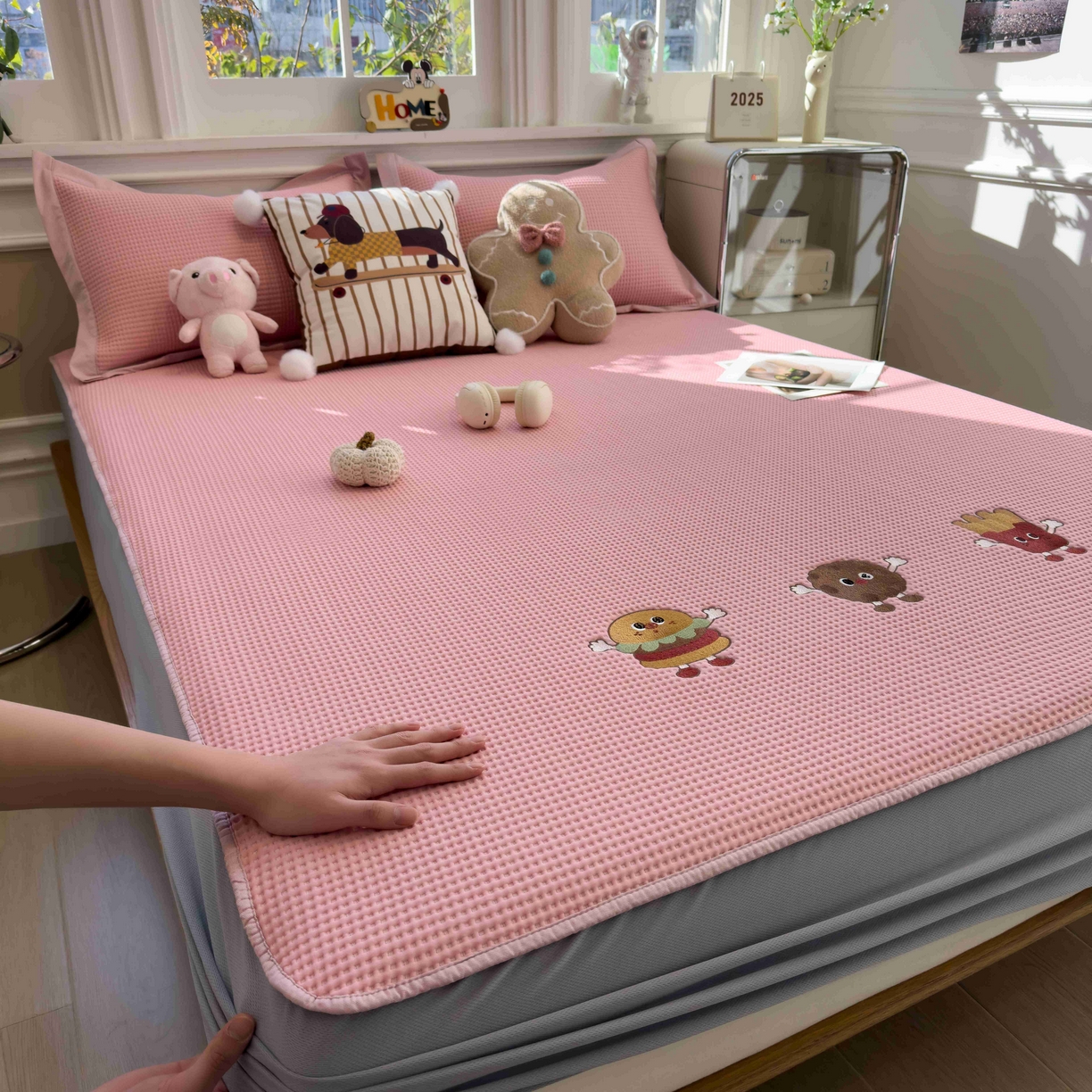 91家纺网 家纺一手货源 找家纺 （总）孩子王家纺 2026春夏新款乙纶冰豆豆凉席凉感值过0.21冰丝席-华夫格绣花空调软席凉席席子