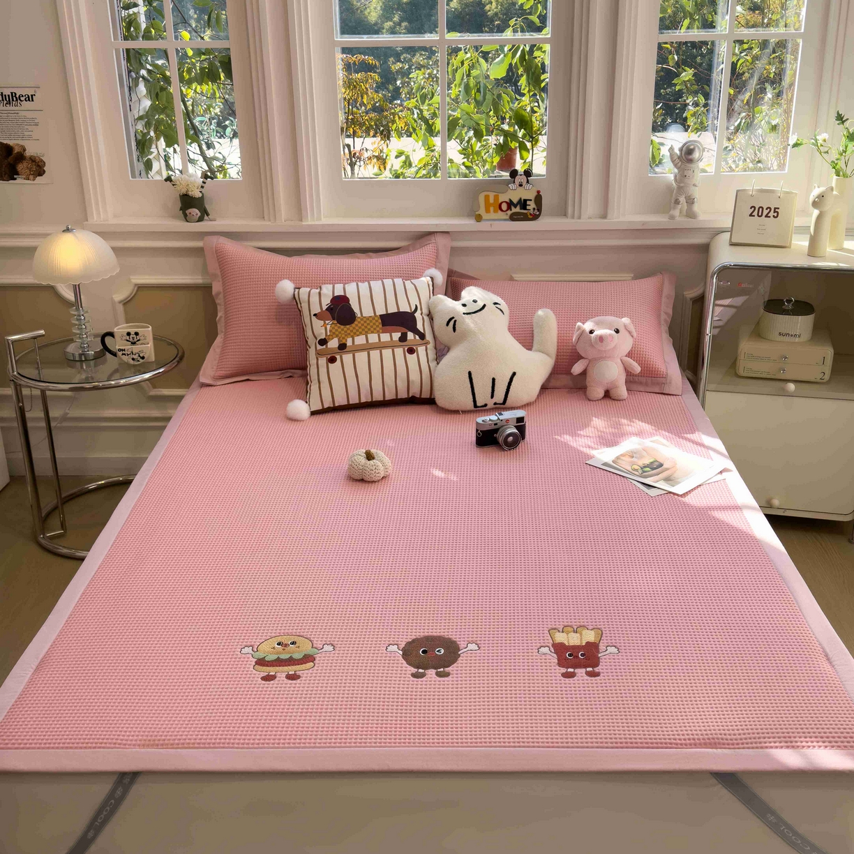 91家纺网 家纺一手货源 找家纺 孩子王家纺 2026春夏新款乙纶冰豆豆凉席凉感值过0.21冰丝席-华夫格绣花空调软席凉席席子 可可喵派 床单款