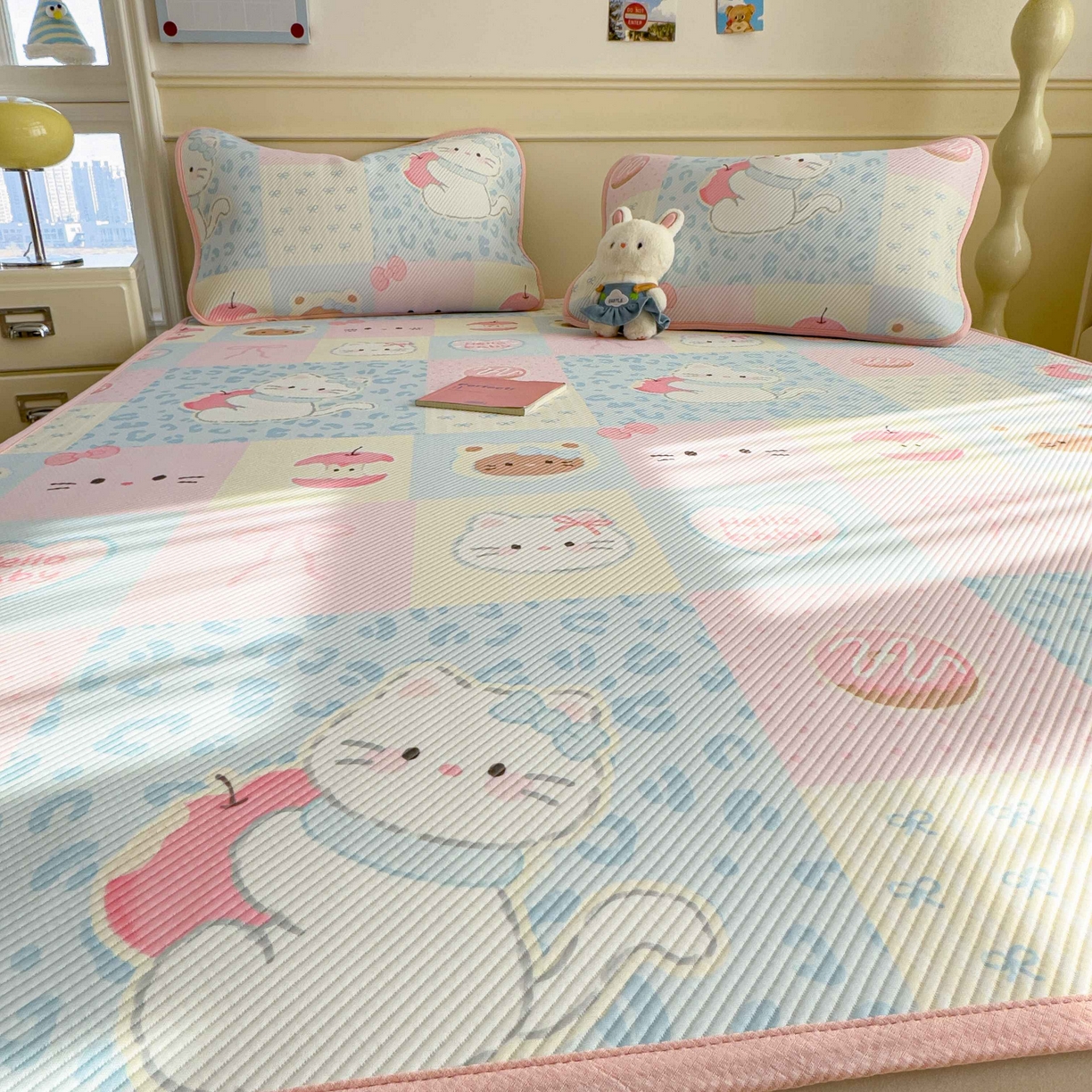 91家纺网 家纺一手货源 找家纺 孩子王家纺 2026春夏新款豆豆席卡通凉感值过0.21可机洗夏天学生宿舍单人空调软席凉席席子 曲奇蒂 床单款