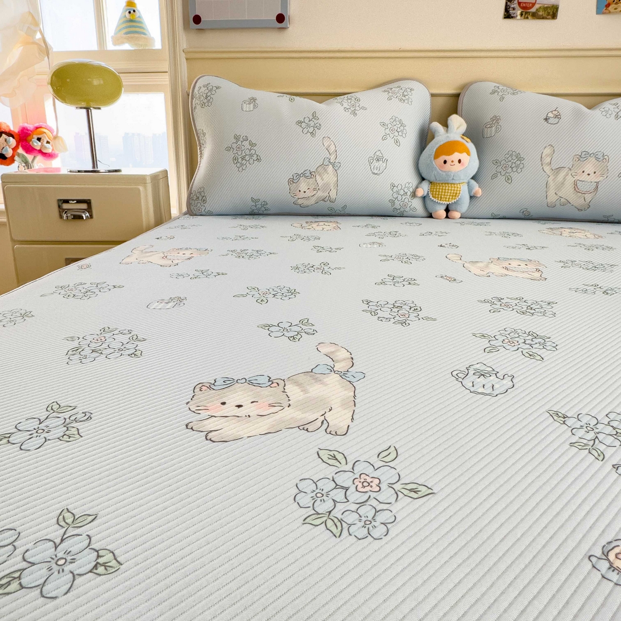 91家纺网 家纺一手货源 找家纺 孩子王家纺 2026春夏新款豆豆席卡通凉感值过0.21可机洗夏天学生宿舍单人空调软席凉席席子 小花猫 床单款