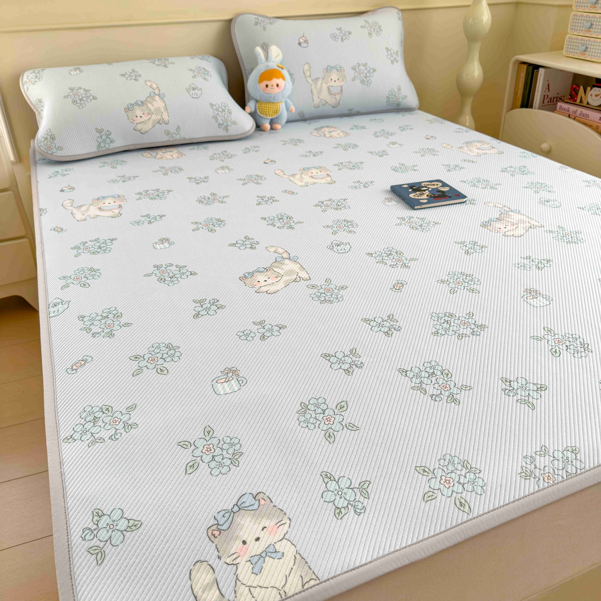 91家纺网 家纺一手货源 找家纺 孩子王家纺 2026春夏新款豆豆席卡通凉感值过0.21可机洗夏天学生宿舍单人空调软席凉席席子 小花猫 床单款