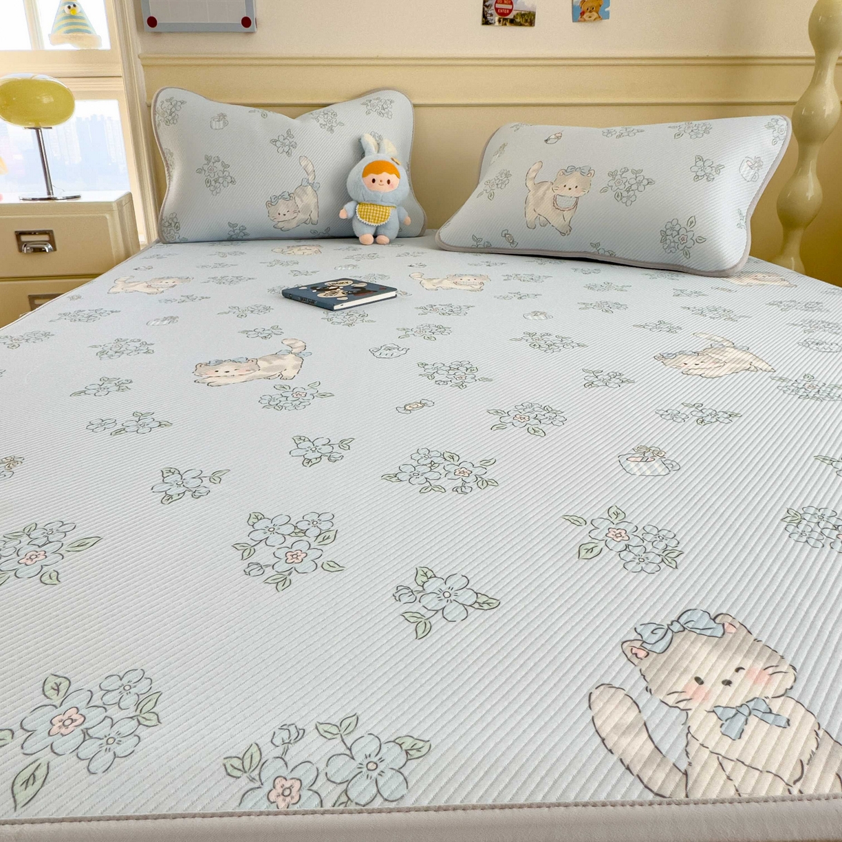 91家纺网 家纺一手货源 找家纺 孩子王家纺 2026春夏新款豆豆席卡通凉感值过0.21可机洗夏天学生宿舍单人空调软席凉席席子 小花猫 床单款