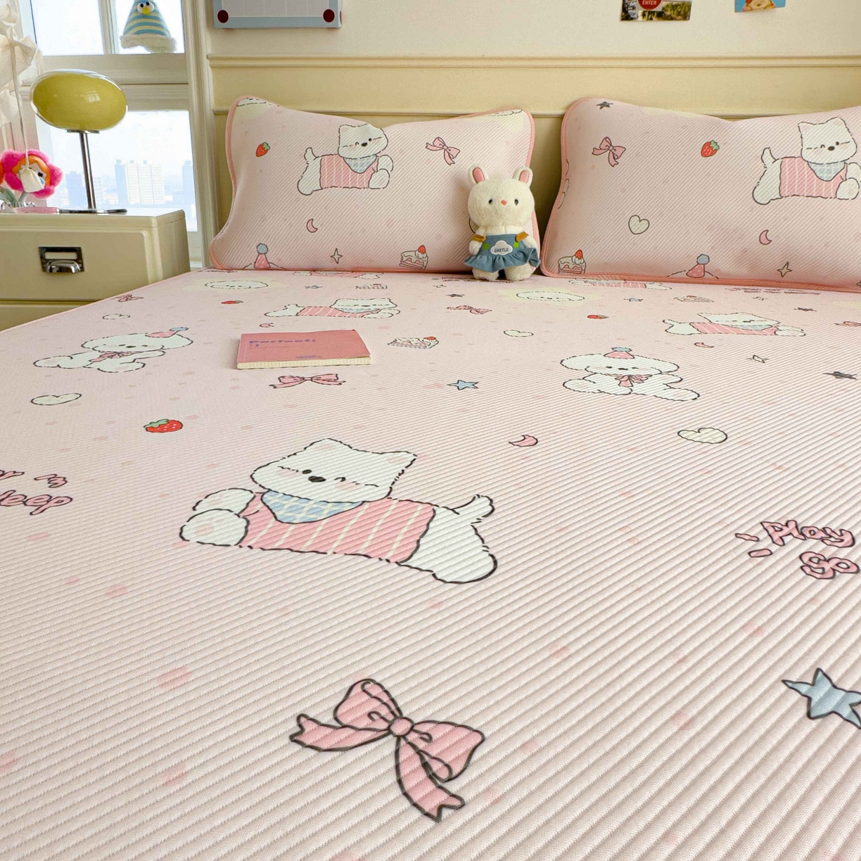 91家纺网 家纺一手货源 找家纺 孩子王家纺 2026春夏新款豆豆席卡通凉感值过0.21可机洗夏天学生宿舍单人空调软席凉席席子 心心蜜狗 床单款