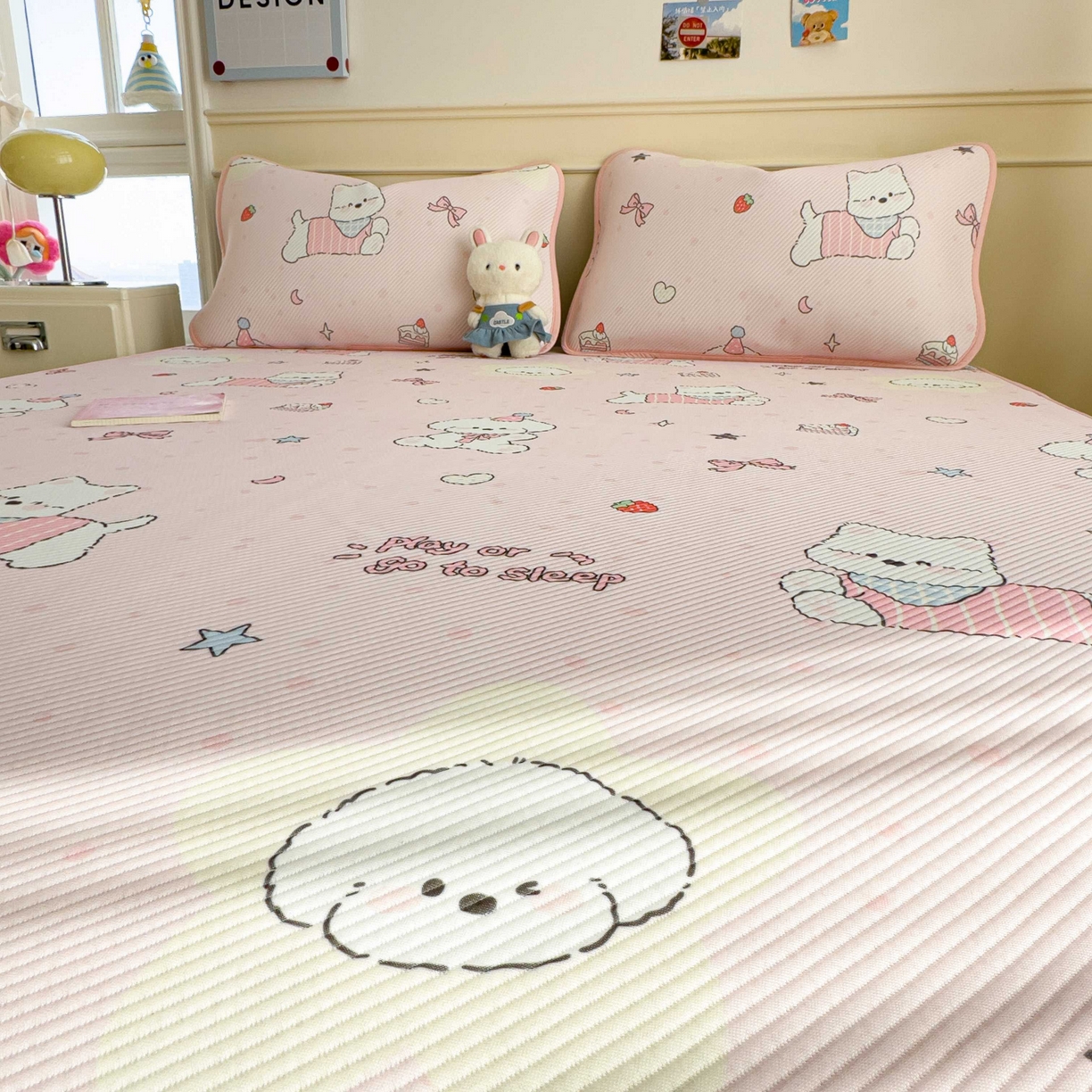 91家纺网 家纺一手货源 找家纺 孩子王家纺 2026春夏新款豆豆席卡通凉感值过0.21可机洗夏天学生宿舍单人空调软席凉席席子 心心蜜狗 床单款