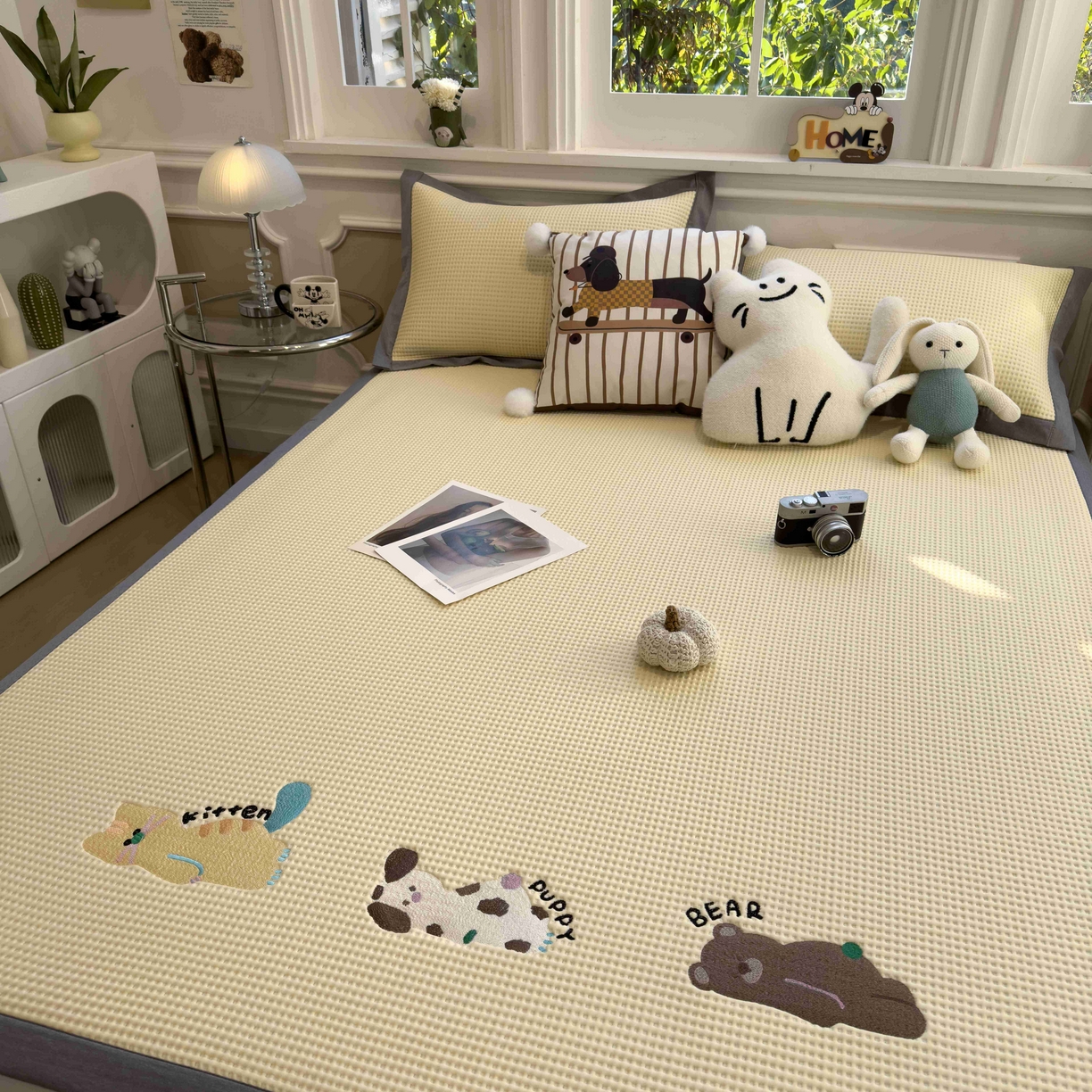 91家纺网 家纺一手货源 找家纺 孩子王家纺 2026春夏新款乙纶冰豆豆凉席凉感值过0.21冰丝席-华夫格绣花空调软席凉席席子 懒懒小憩 床单款