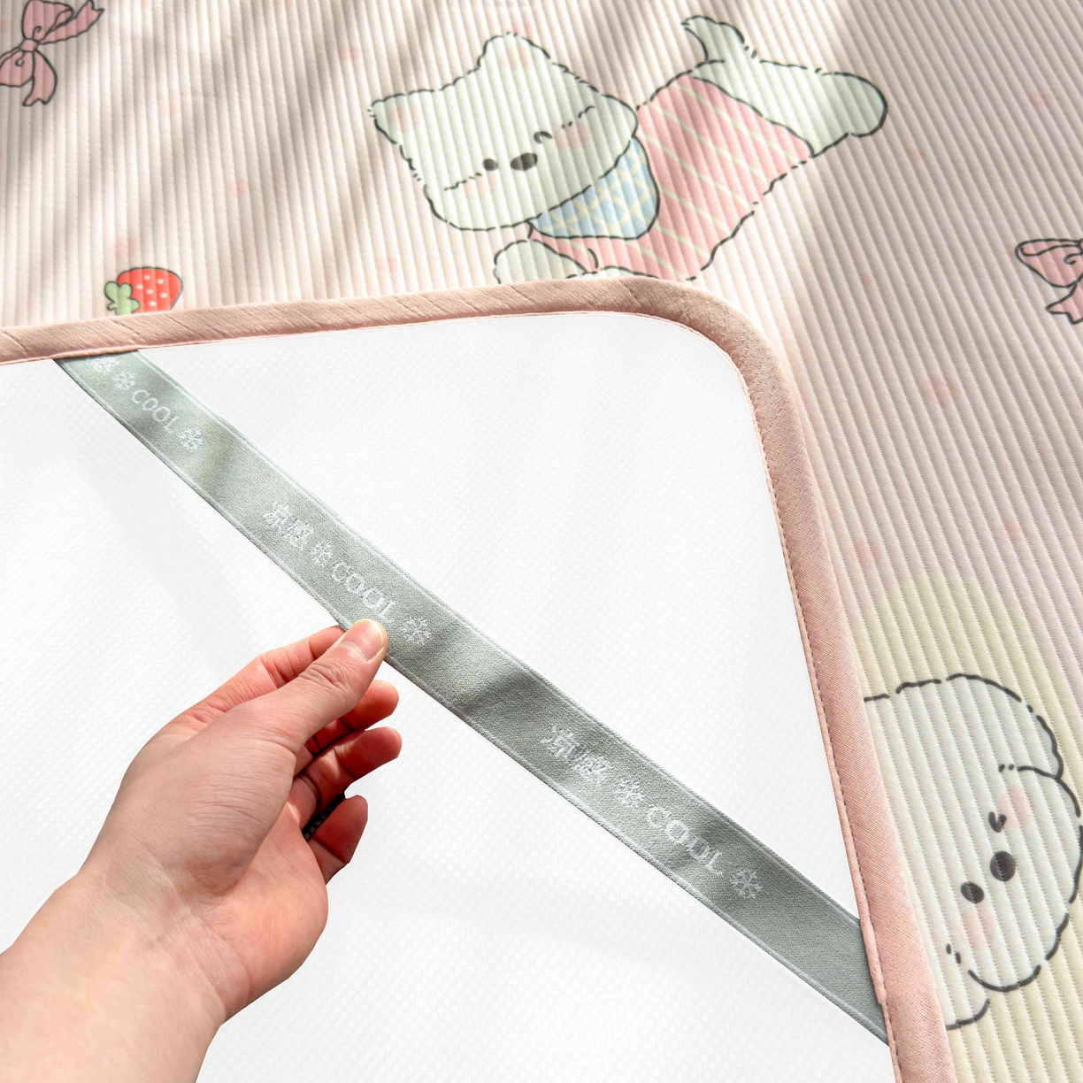 91家纺网 家纺一手货源 找家纺 孩子王家纺 2026春夏新款豆豆席卡通凉感值过0.21可机洗夏天学生宿舍单人空调软席凉席席子 心心蜜狗 床单款