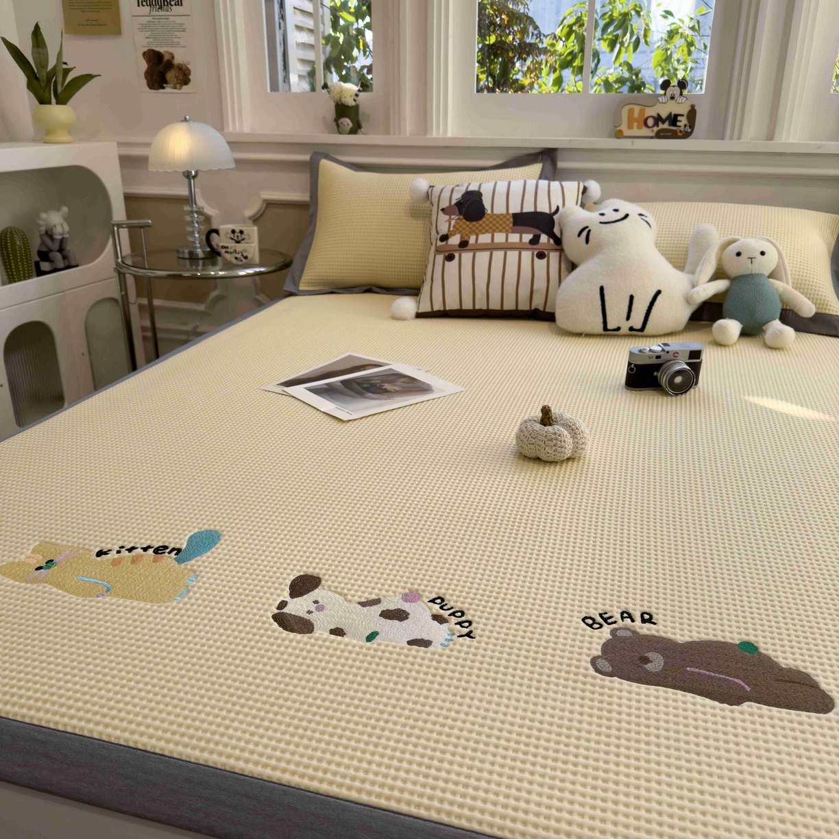 91家纺网 家纺一手货源 找家纺 孩子王家纺 2026春夏新款乙纶冰豆豆凉席凉感值过0.21冰丝席-华夫格绣花空调软席凉席席子 懒懒小憩 床单款