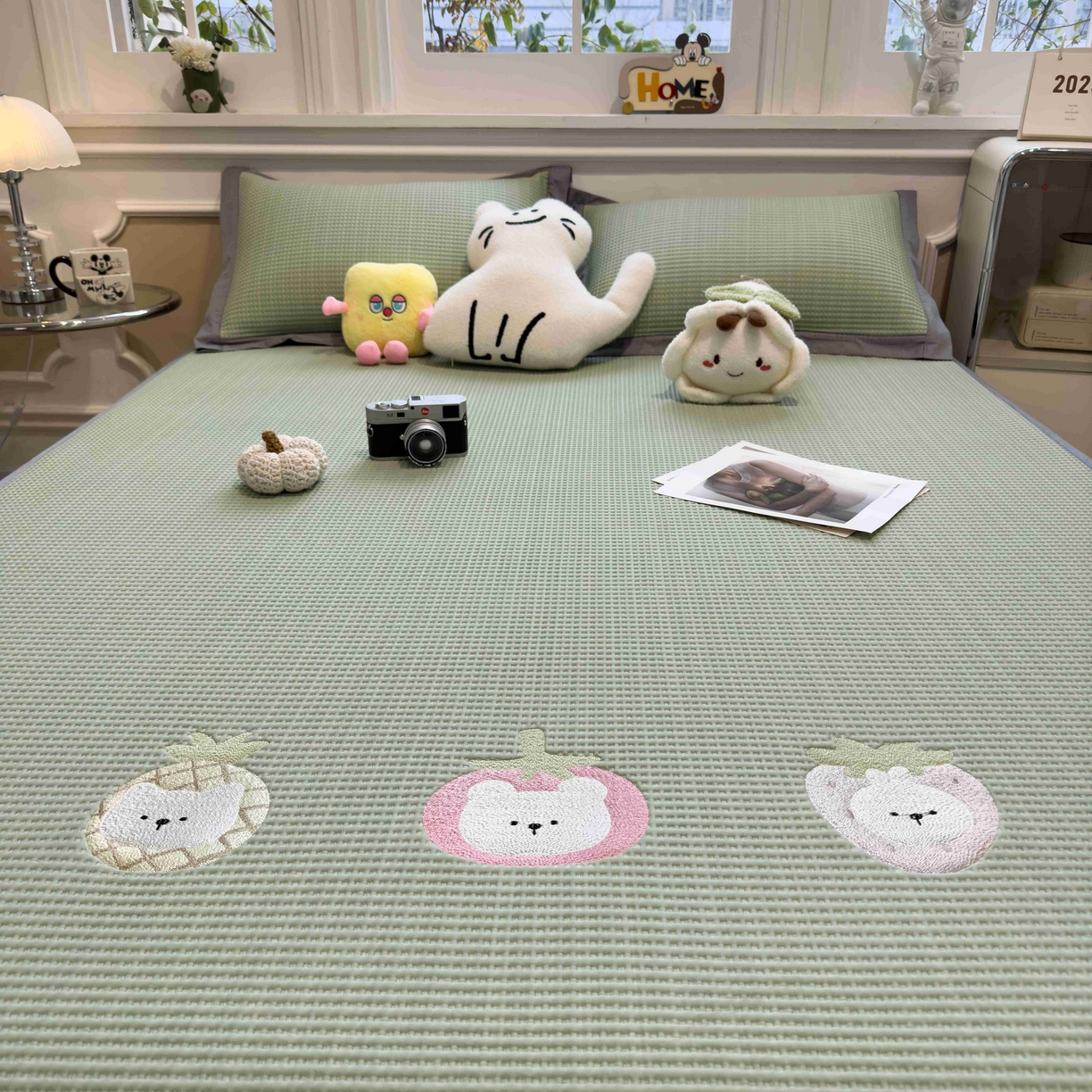 91家纺网 家纺一手货源 找家纺 孩子王家纺 2026春夏新款乙纶冰豆豆凉席凉感值过0.21冰丝席-华夫格绣花空调软席凉席席子 奶冻喵-果绿 床单款