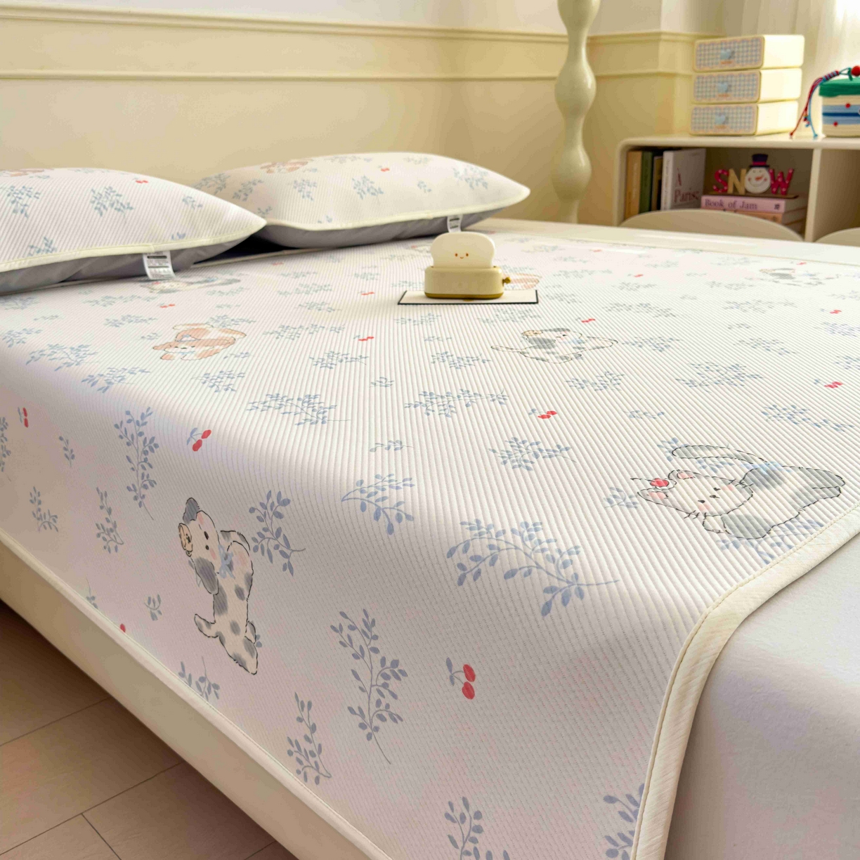 91家纺网 家纺一手货源 找家纺 孩子王家纺 2026春夏新款豆豆席卡通凉感值过0.21可机洗夏天学生宿舍单人空调软席凉席席子 樱桃泡泡狗 床单款