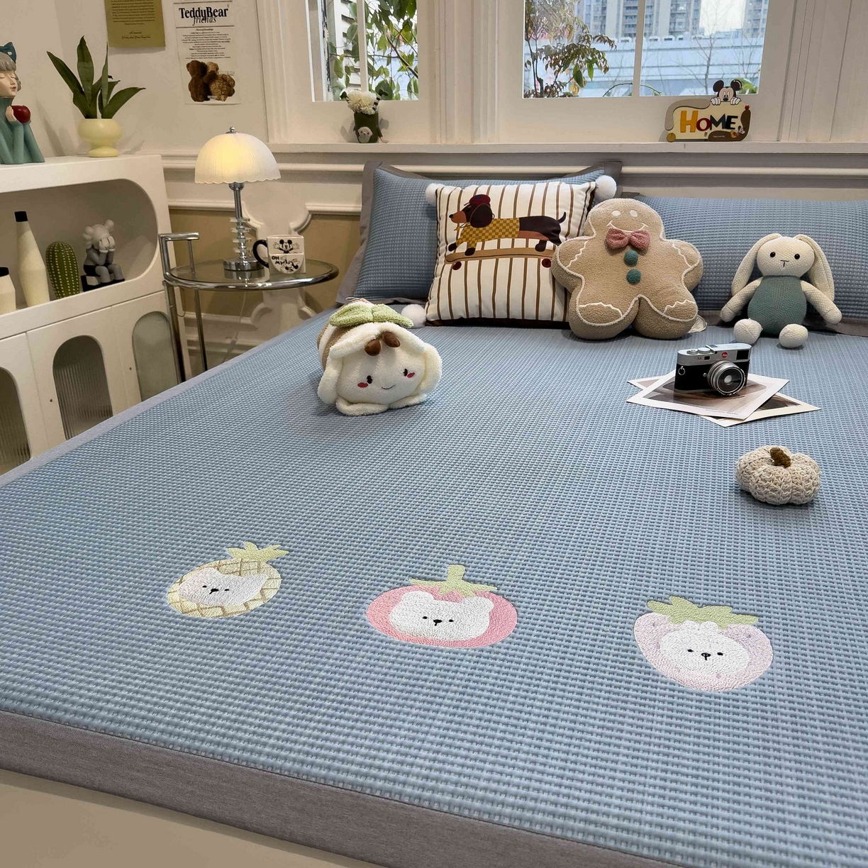 91家纺网 家纺一手货源 找家纺 孩子王家纺 2026春夏新款乙纶冰豆豆凉席凉感值过0.21冰丝席-华夫格绣花空调软席凉席席子 奶冻喵-蓝 床单款