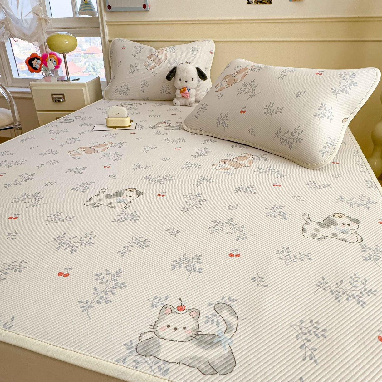 91家纺网 家纺一手货源 找家纺 孩子王家纺 2026春夏新款豆豆席卡通凉感值过0.21可机洗夏天学生宿舍单人空调软席凉席席子 樱桃泡泡狗 床单款