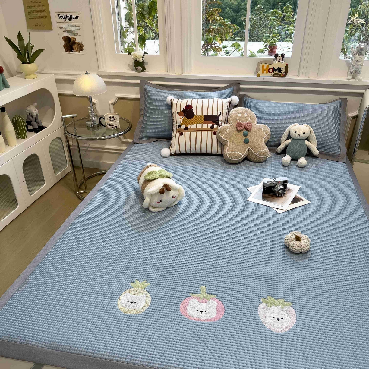 91家纺网 家纺一手货源 找家纺 孩子王家纺 2026春夏新款乙纶冰豆豆凉席凉感值过0.21冰丝席-华夫格绣花空调软席凉席席子 奶冻喵-蓝 床单款