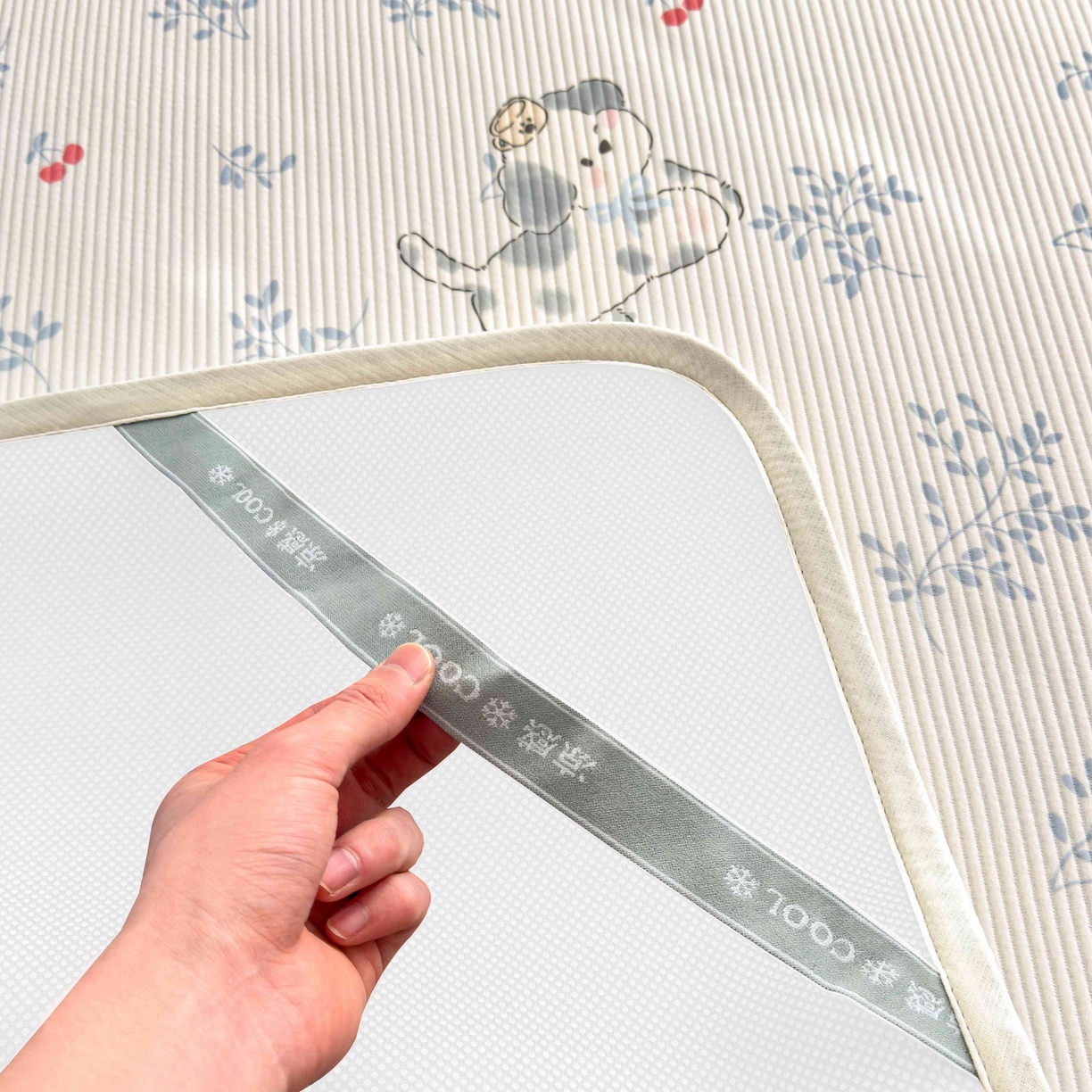 91家纺网 家纺一手货源 找家纺 孩子王家纺 2026春夏新款豆豆席卡通凉感值过0.21可机洗夏天学生宿舍单人空调软席凉席席子 樱桃泡泡狗 床单款